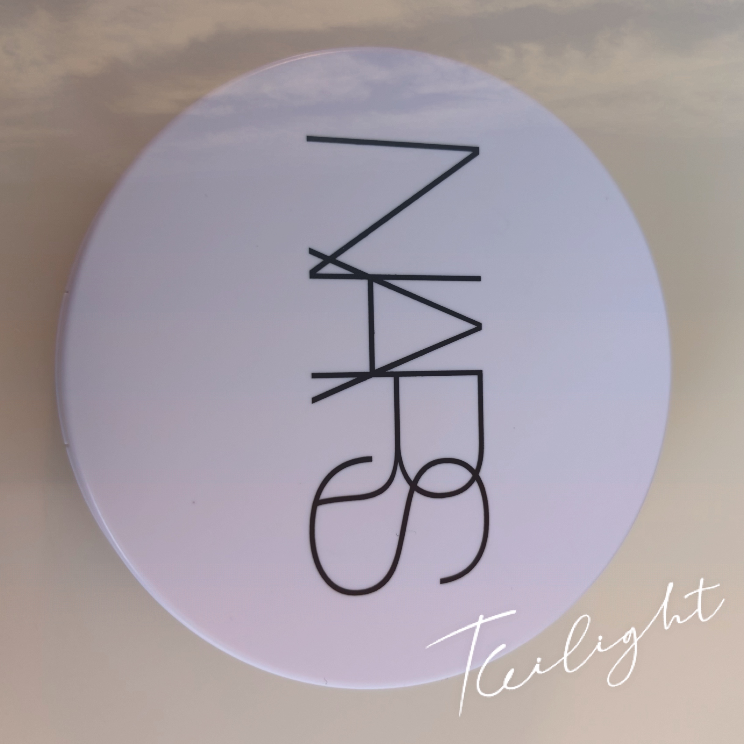 NARS ライトリフレクティング ルミナイジングパウダー 04365/NARS/パウダーハイライトを使ったクチコミ（1枚目）