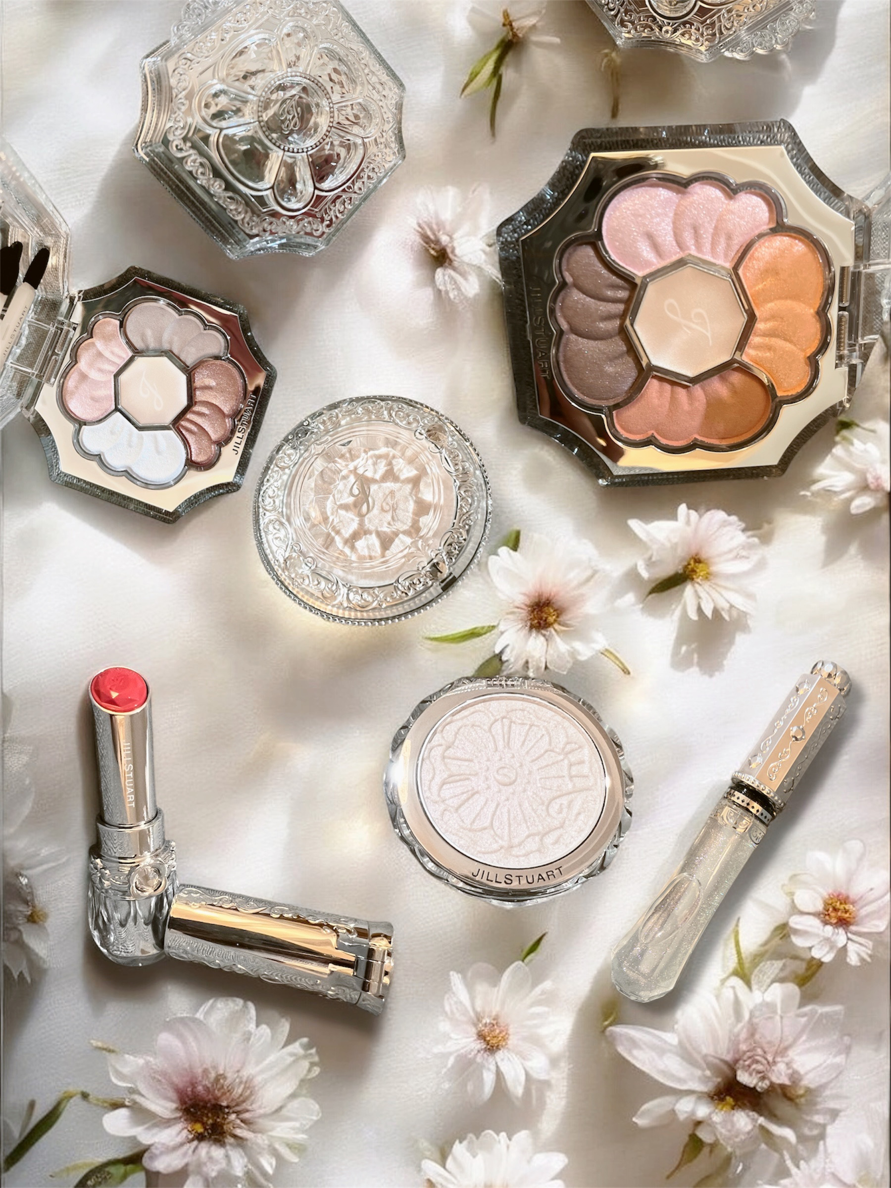 ジルスチュアート　ドレスドブルーム アイズ 101 frosted bluestar（限定色）/JILL STUART/アイシャドウパレットを使ったクチコミ（1枚目）