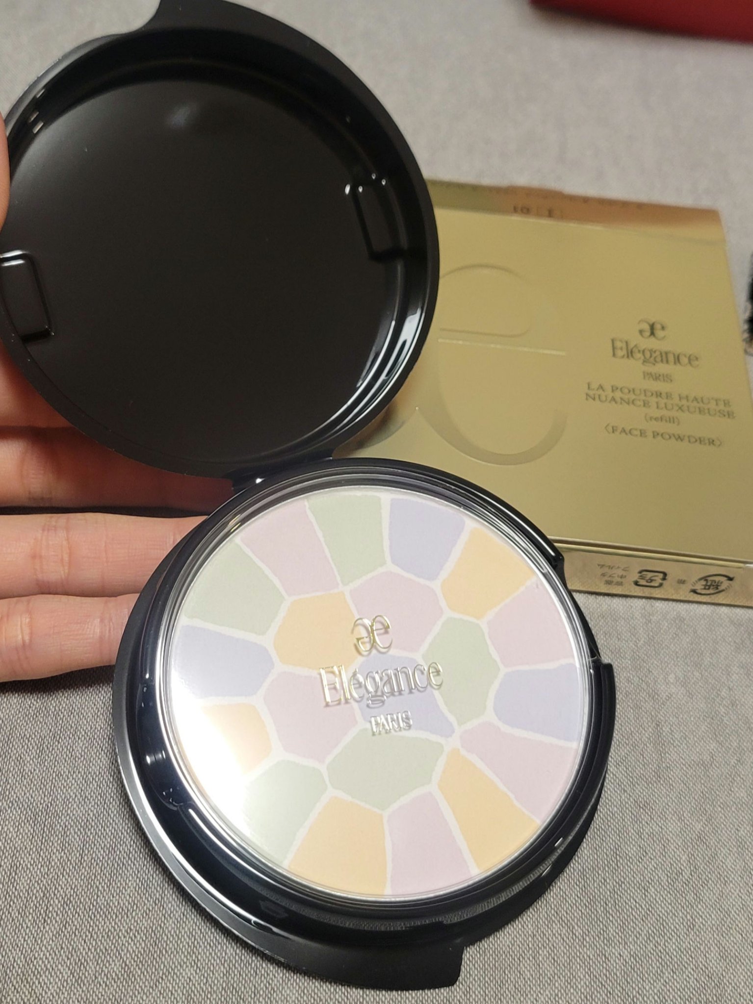 エレガンス ラ プードル オートニュアンス リクスィーズ/Elégance/プレストパウダーを使ったクチコミ（1枚目）