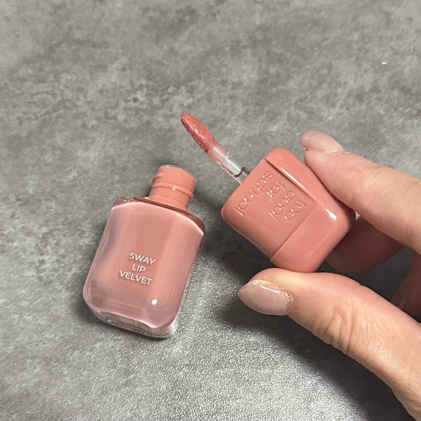 スウェイリップベルベット/too cool for school/リップティントを使ったクチコミ（2枚目）