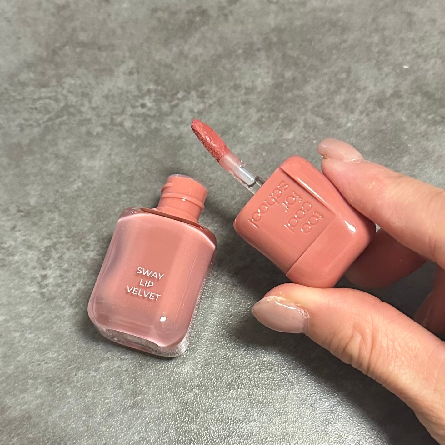 スウェイリップベルベット/too cool for school/リップティントを使ったクチコミ(2枚目)