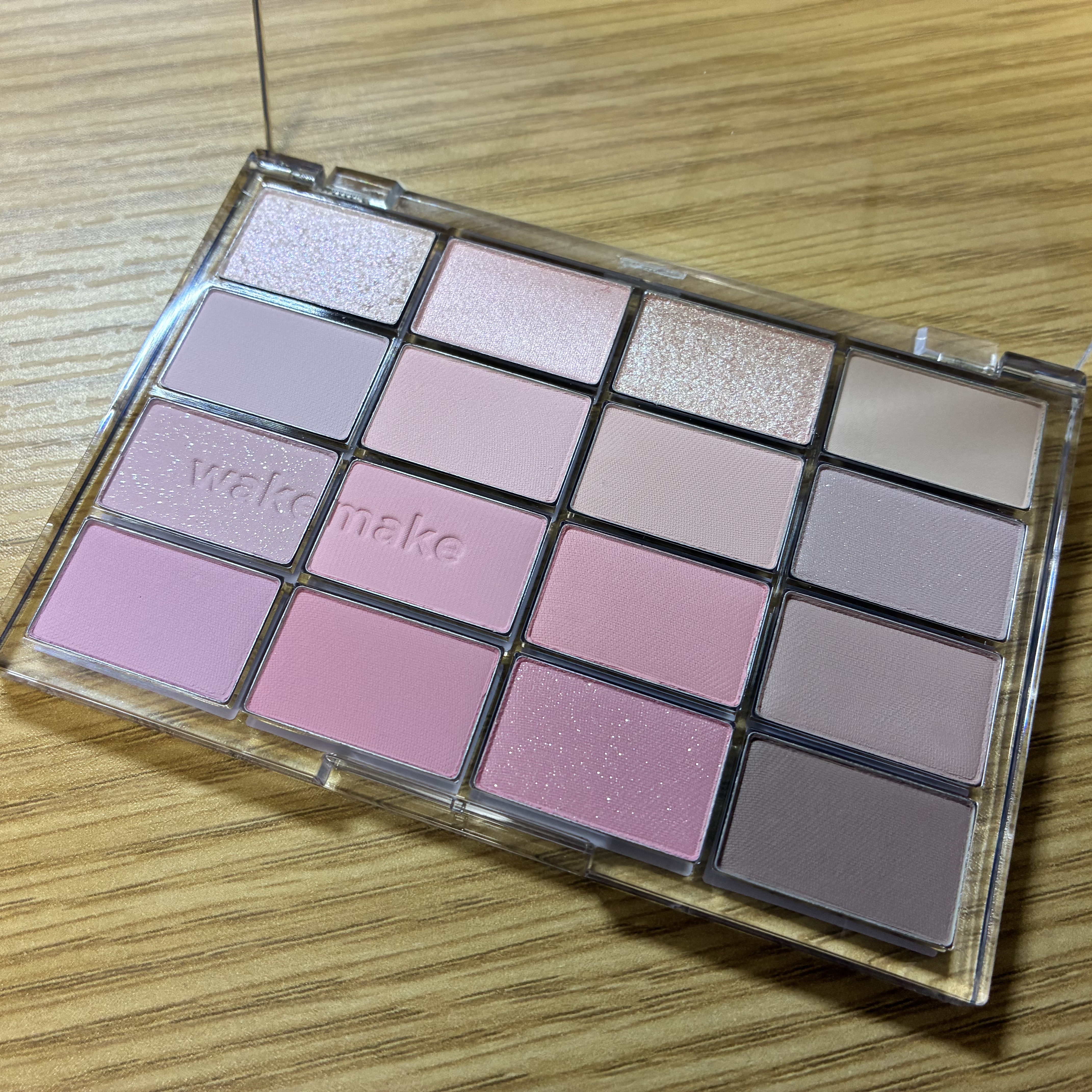 ソフトブラーリングアイパレット/wakemake/アイシャドウパレットを使ったクチコミ（1枚目）