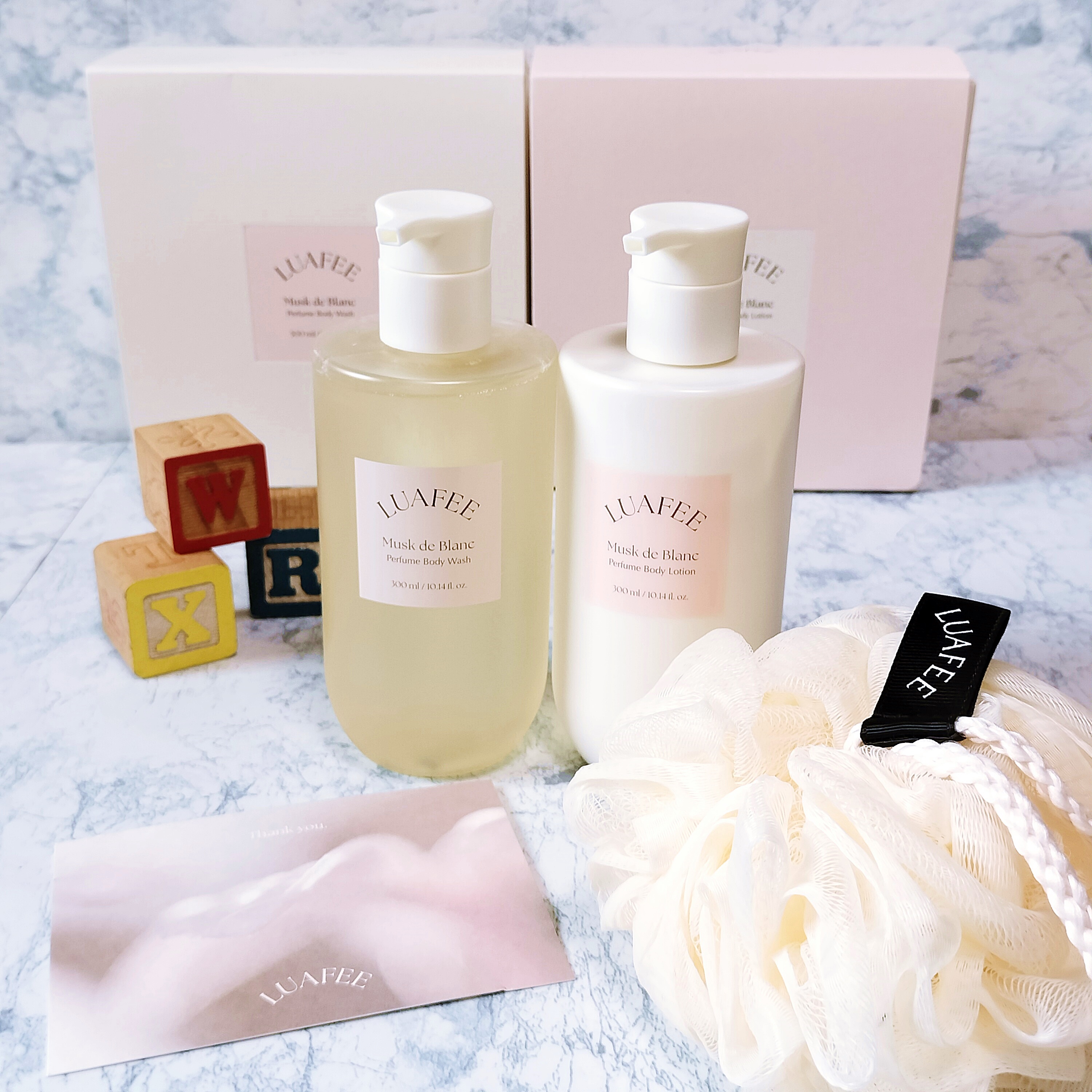 LUAFEE Musk de Blanc 
ルアペ ムスクドブラン 
・パフューム ボディウォッシュ
・パフューム ボディローション


・パフューム ボディウォッシュ
付属のシャワーボールを使うと、
泡立ち良くなめらかな泡でやさしく洗え