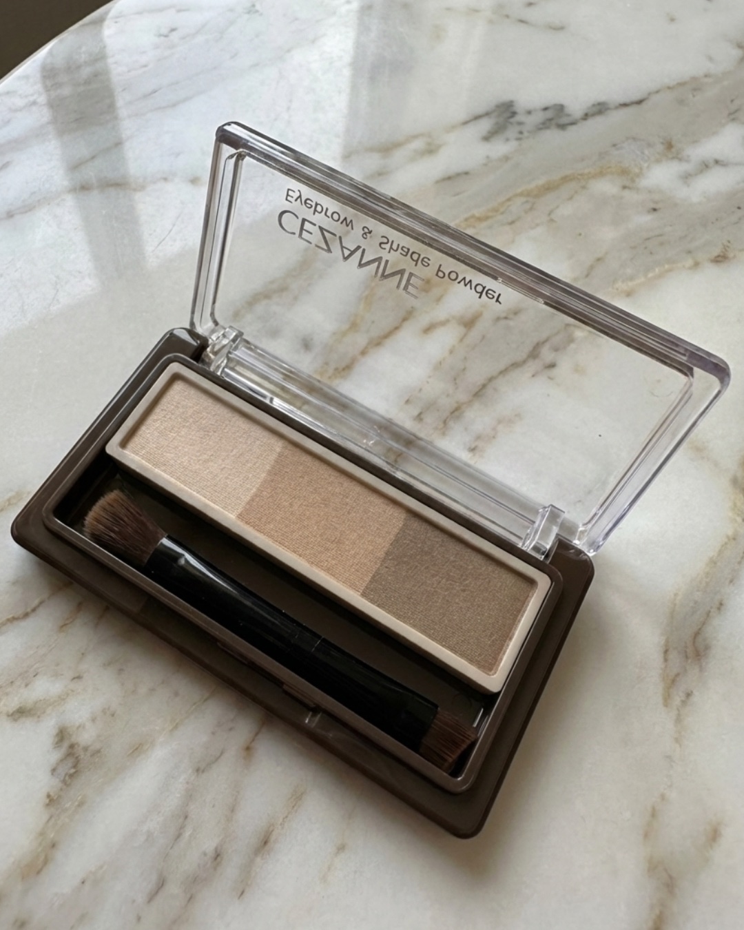 アイブロウ&シェードパウダー/CEZANNE/パウダーアイブロウを使ったクチコミ（2枚目）