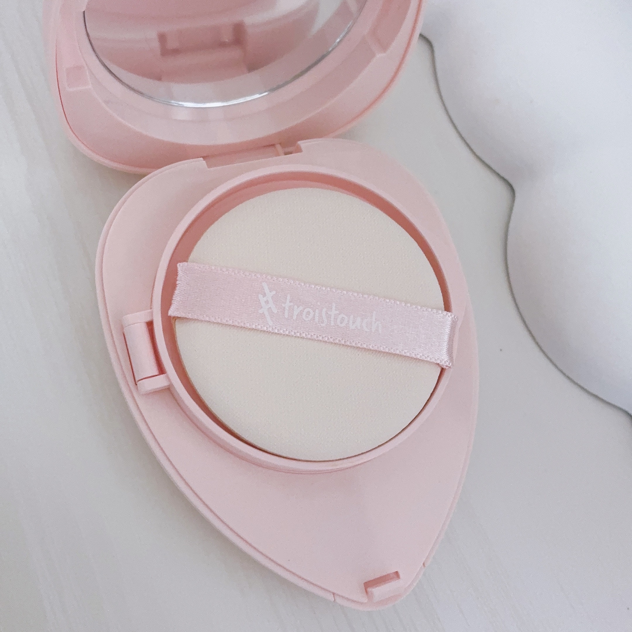 トワタッチ ハートクッション グロウメッシュ/troistouch/クッションファンデーションを使ったクチコミ（2枚目）