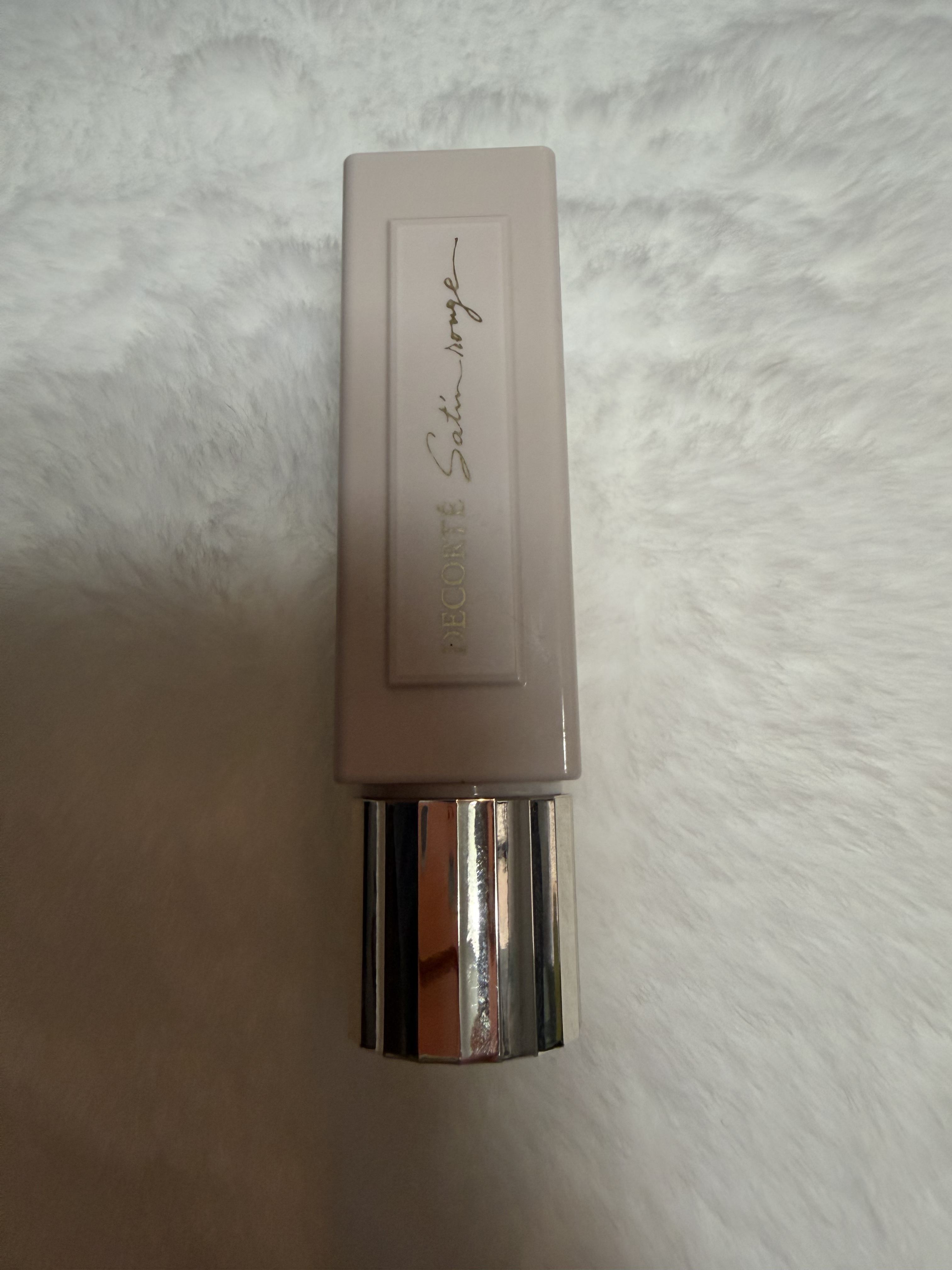 ✼••┈┈••✼••┈┈••✼••┈┈••✼••┈┈••✼
DECORTÉ
ルージュ デコルテ
53 rubby lip
✼••┈┈••✼••┈┈••✼••┈┈••✼••┈┈••✼
数年前のコフレに付いていたリップ。
カラー番号を選ぶ時に5