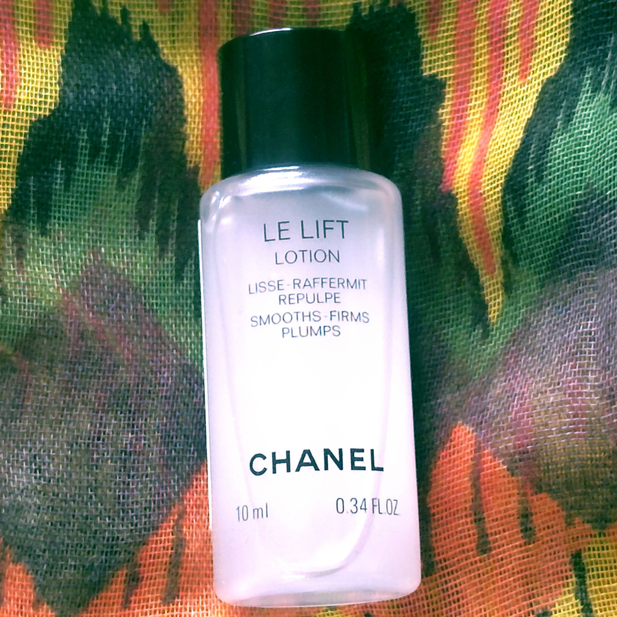 香りがとっても良かった化粧水

ずっとクンクンしていたくなる香り

お手入れに欠かせないステップ ル リフト ローションは、

乾いた肌にもすみずみまですばやく浸透*し、

濃密なうるおいとなめらかなハリをもたらします。

ふっくらと跳ね返