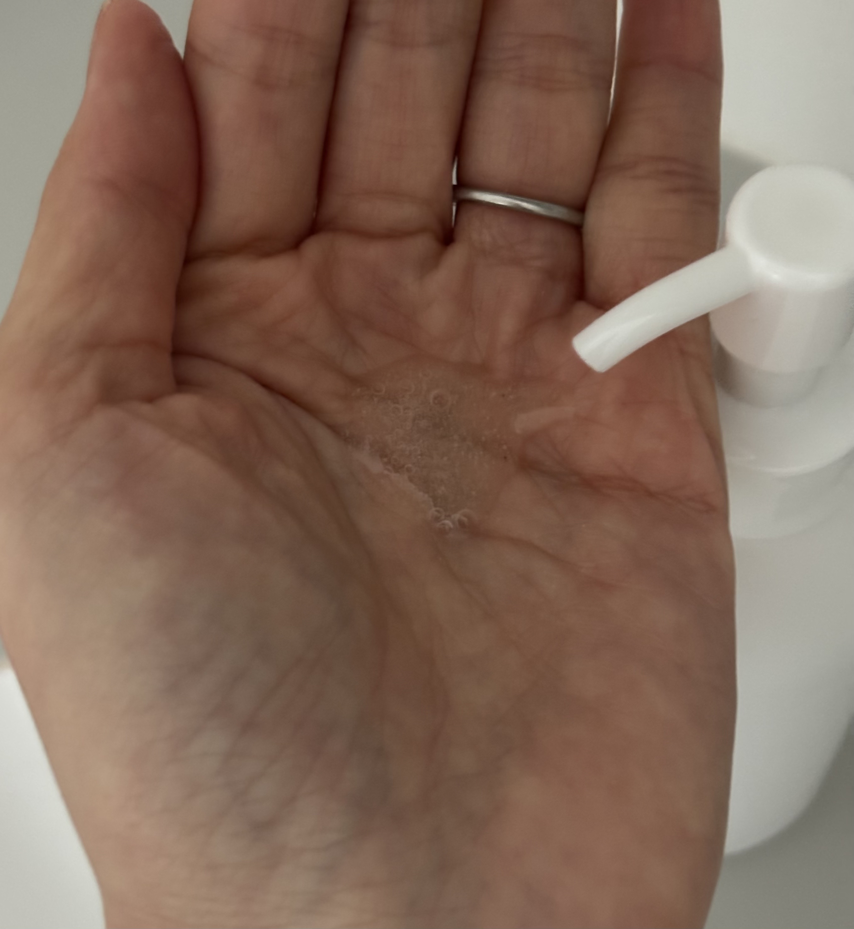 SHIRO クレイハンドソープのクチコミ「🤍🕊🤍🤍ྀི🤍🫧‪🤍🪽𓂃🫧🤍🪽🪞🫧

SHIRO
クレイハンドソープ
ホワイトリリー

なんか.....」（3枚目）