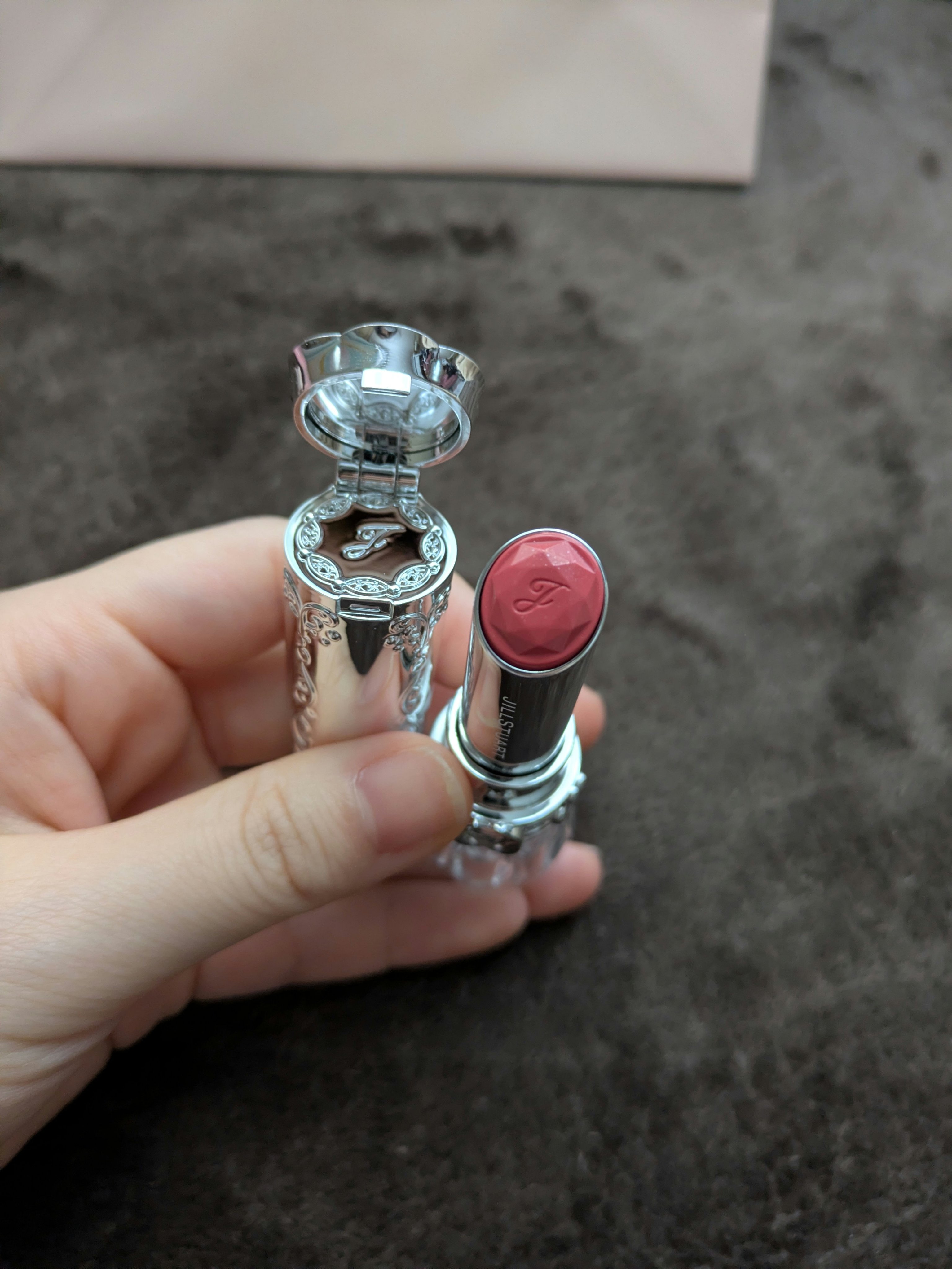 ジルスチュアート　リップブロッサム グロウ/JILL STUART/口紅を使ったクチコミ（2枚目）