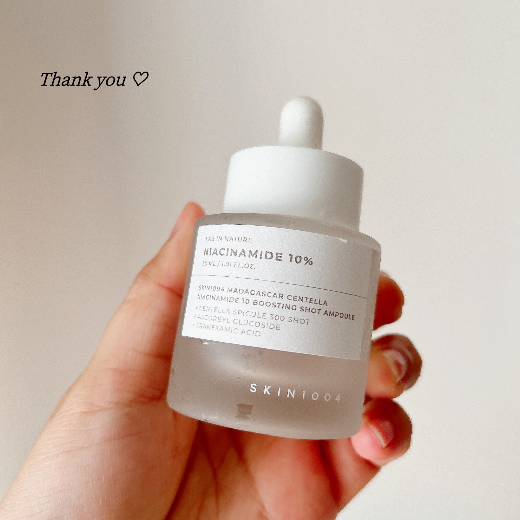 \ 使い切りレビュー🤍🤍 /

SKIN1004
ナイアシンアミド 10 ブースティングショット アンプル使い切りました🙌🏻✨

お肌の毛穴やツヤケアにオススメアンプル。
私には少し刺激強めだったので、
週に2.3回気になる部分のみ