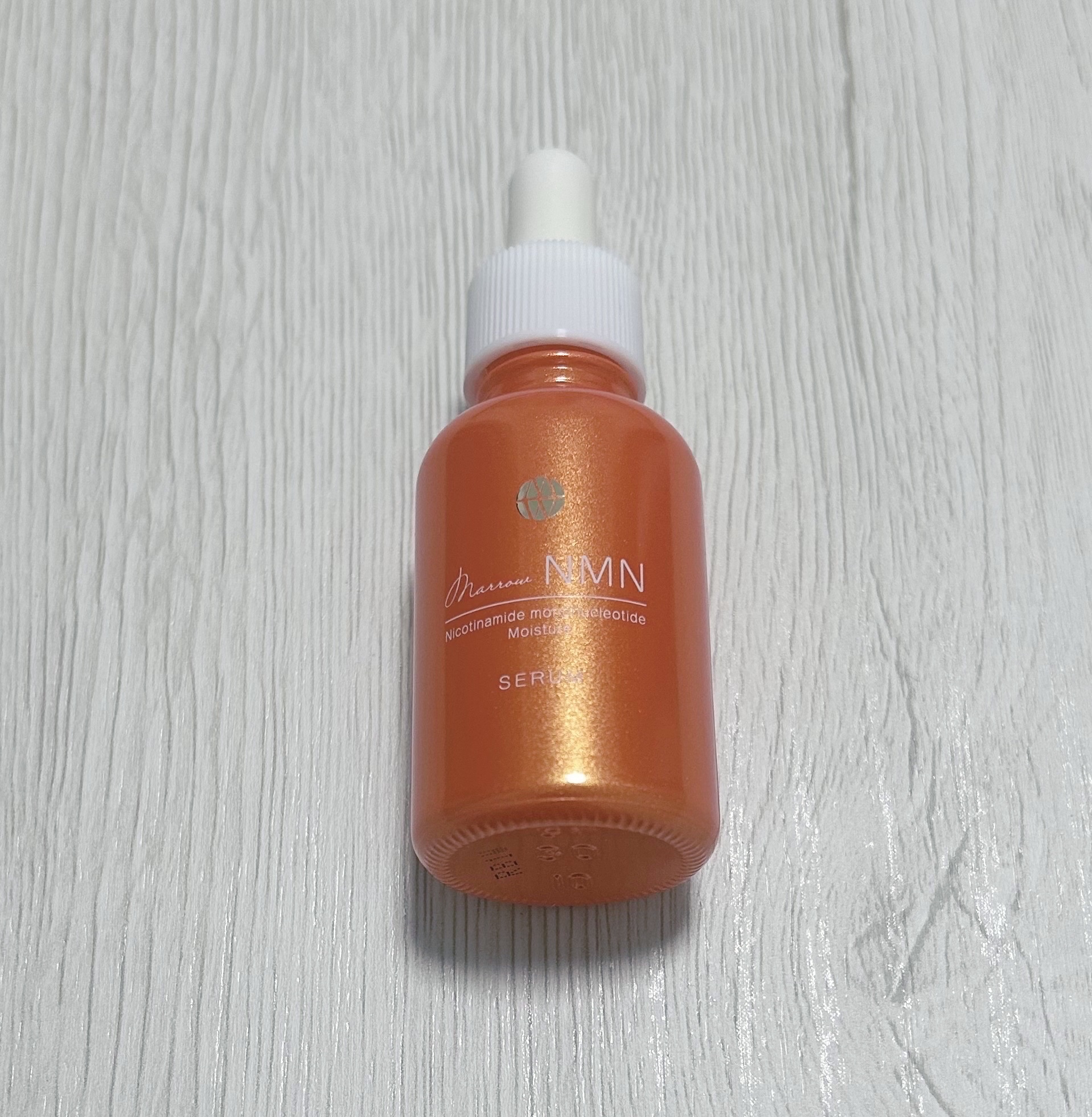 MARROW マロウ
eX ブライトニング セラム
30ml  13,200円（税込）

通っているエステサロンで購入しました。サロン専売品のようです。

NMNとバクチオールを配合した美容液で、さらにビタミンやフラーレン、植物エキスなども