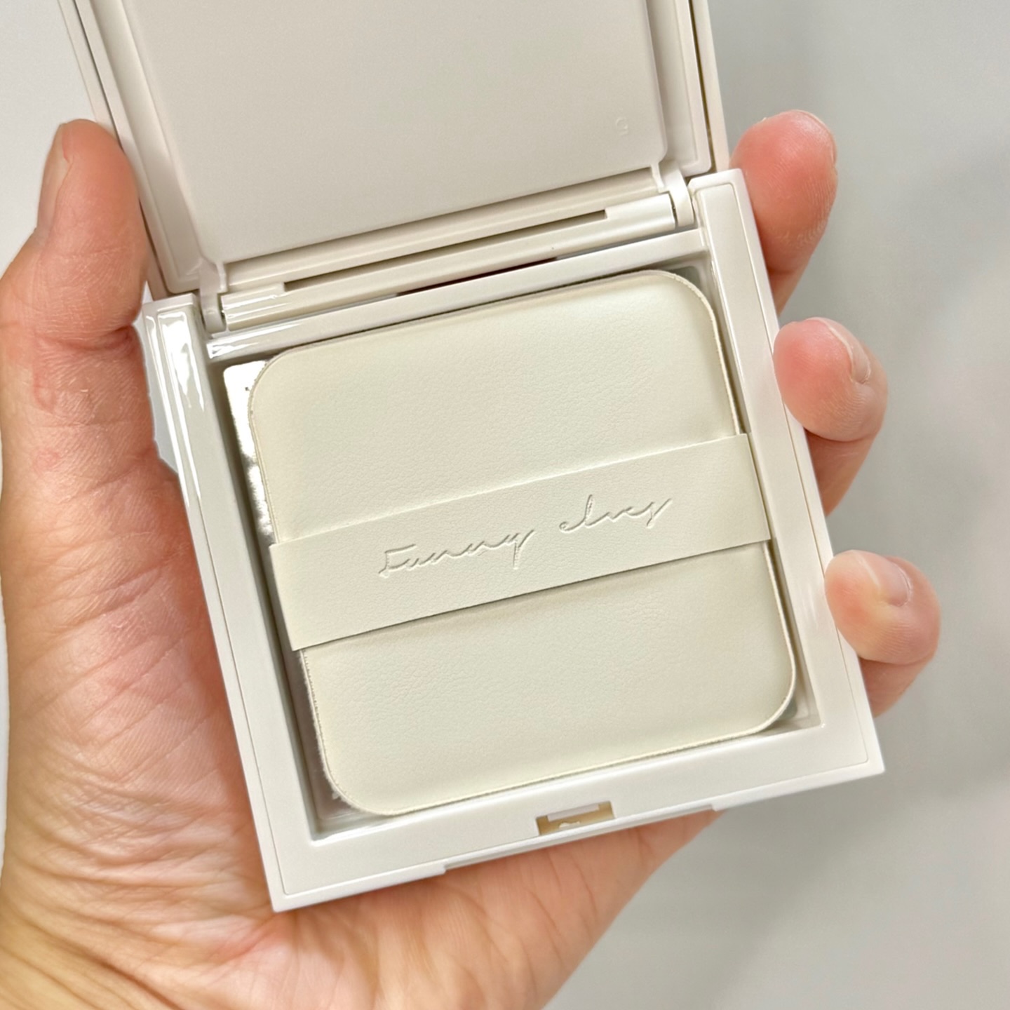 ノートレースシースルーセッティングパウダー/FUNNY ELVES方里/プレストパウダーを使ったクチコミ（3枚目）