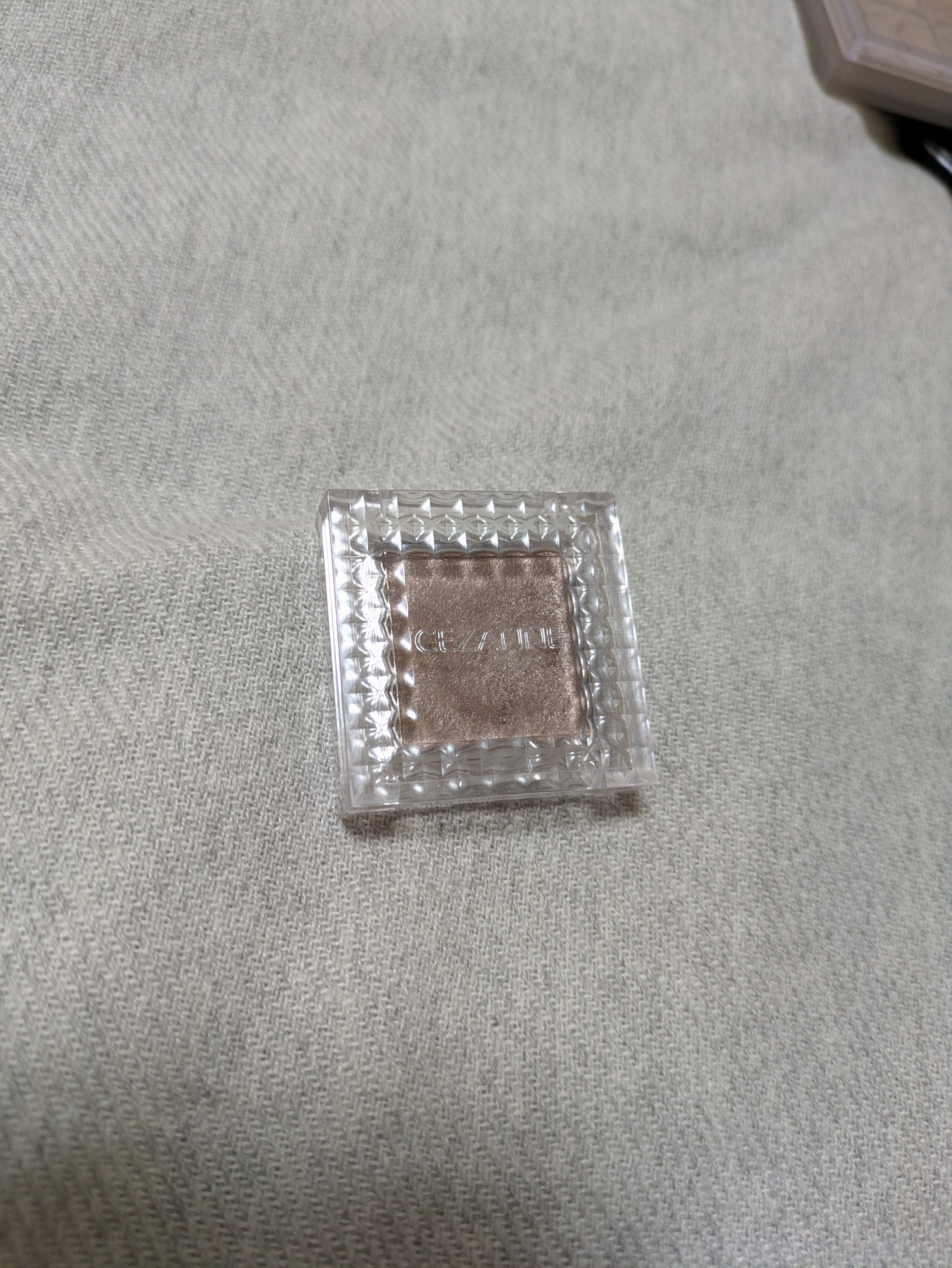 シングルカラーアイシャドウ/CEZANNE/単色アイシャドウを使ったクチコミ（2枚目）