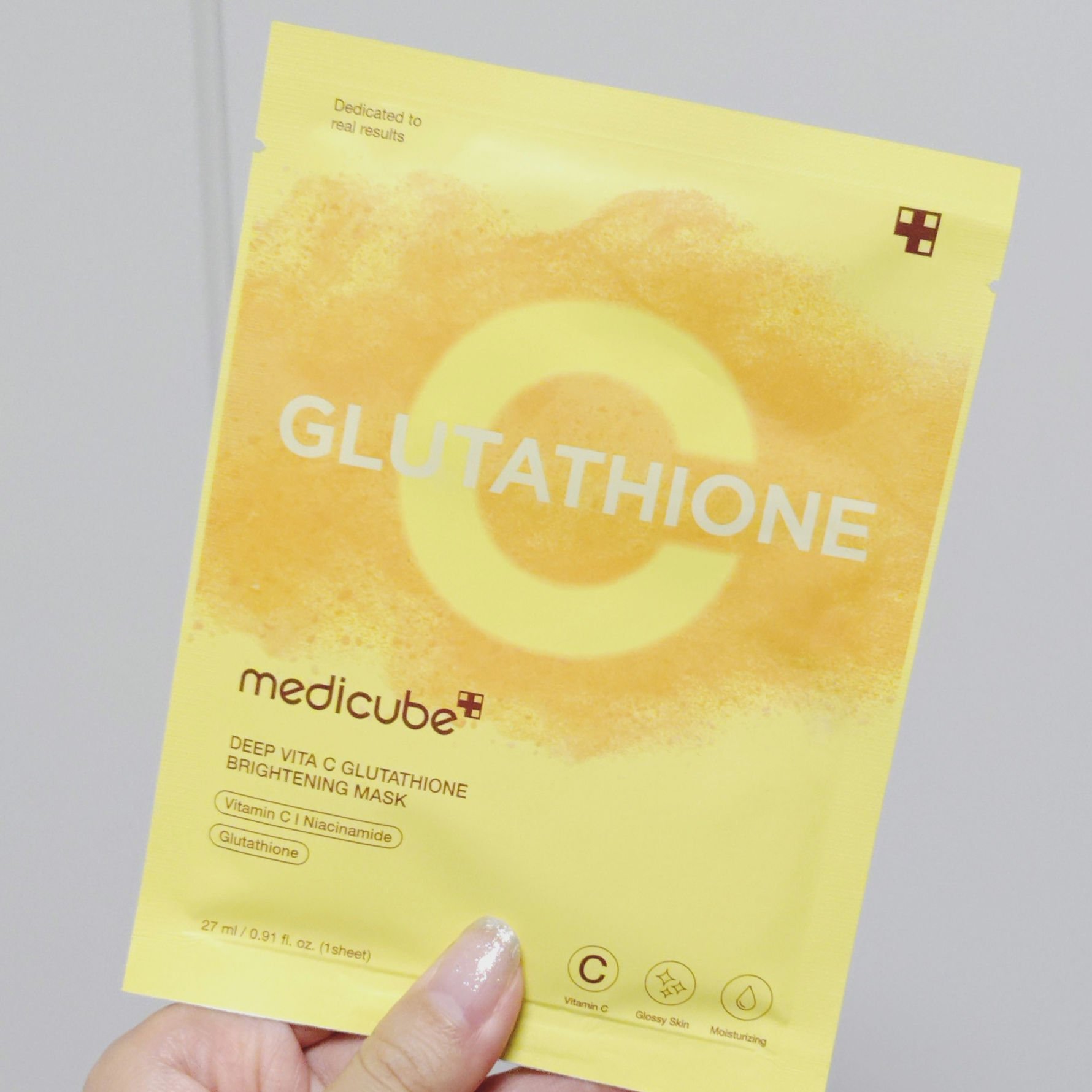 ■MEDICUBE
ディープ ビタC グルタチオン ブライトニング マスク


真っ黄色！！
とろみのあるエキスがたっぷり染み込んだ程良い厚みのシート。肌当たりは柔らかい。
見た目のインパクトはあるけど使用感の面ではクセがない。
使用中に上