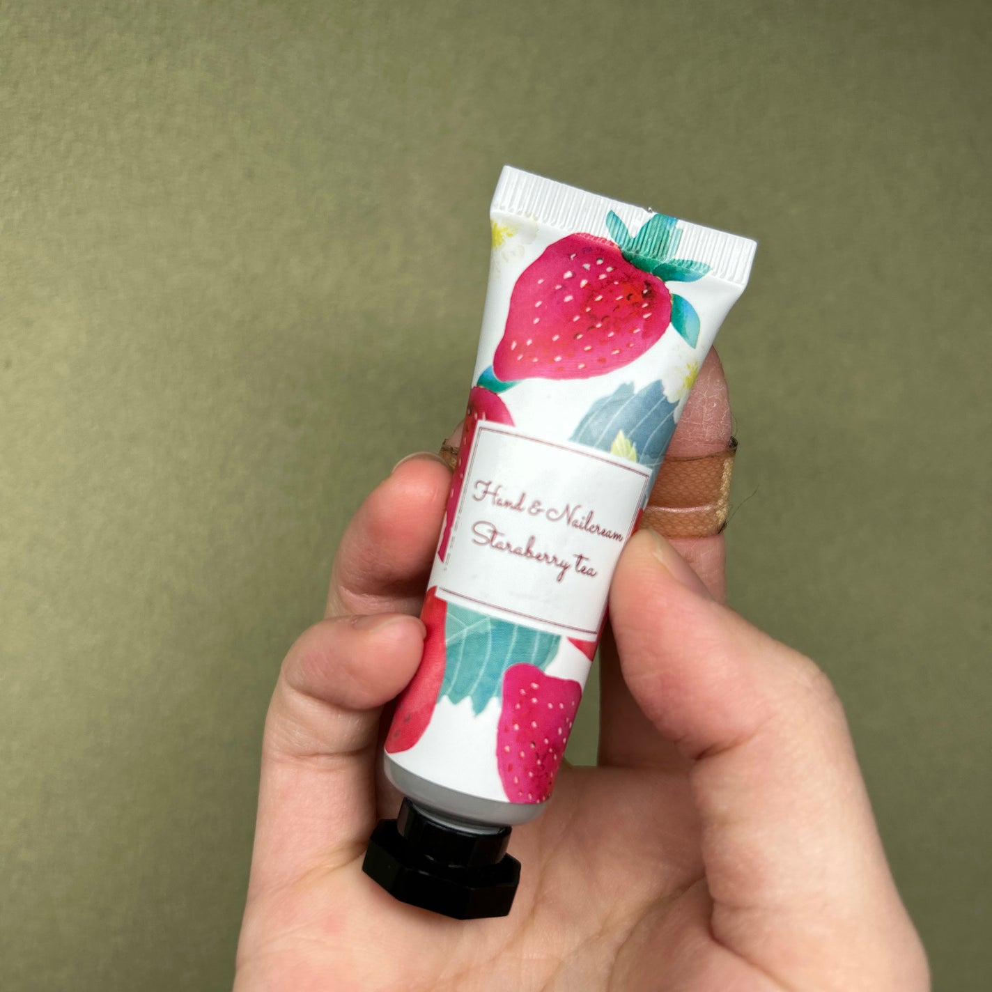 Ryuki*フォロバ on LIPS 「小さいハンドクリーム!✼••┈┈••✼••┈┈••✼••┈┈•..」(1枚目)