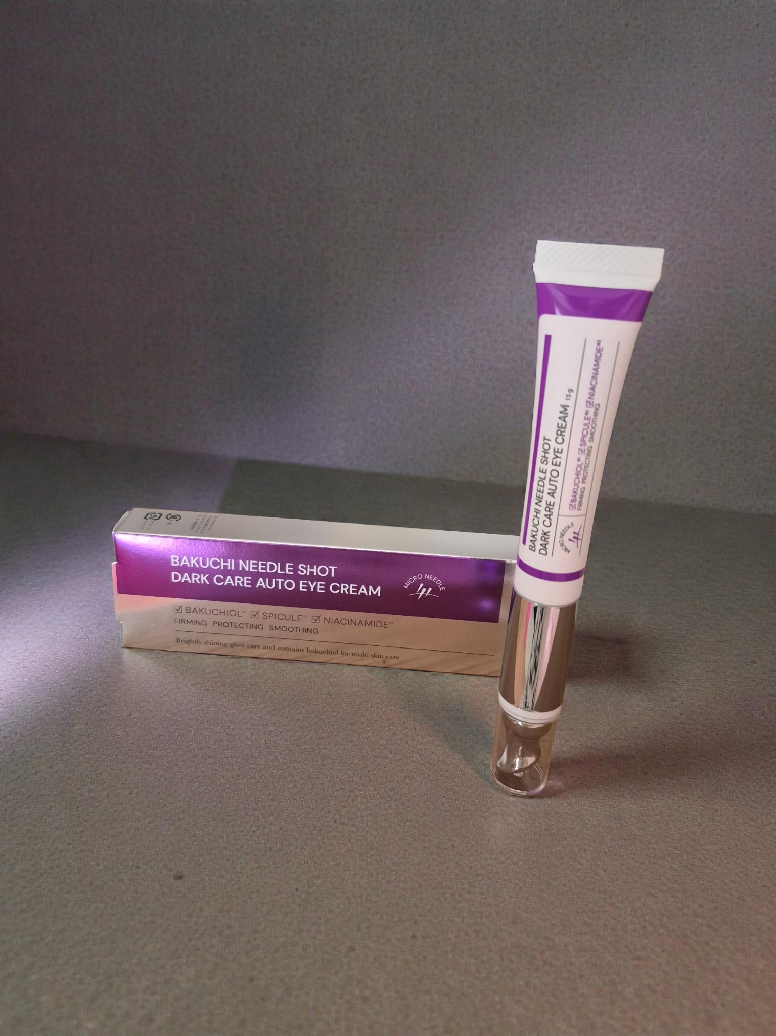 #PR

ニードル入りのアイクリームは初めてで少しドキドキしましたが、実際はほんのり刺激を感じる程度👀

目元に当てると自動で振動するアプリケーターが気持ちよく、ケアしている感があります✨

こっくりしたテクスチャーなのにベタつきにくく、