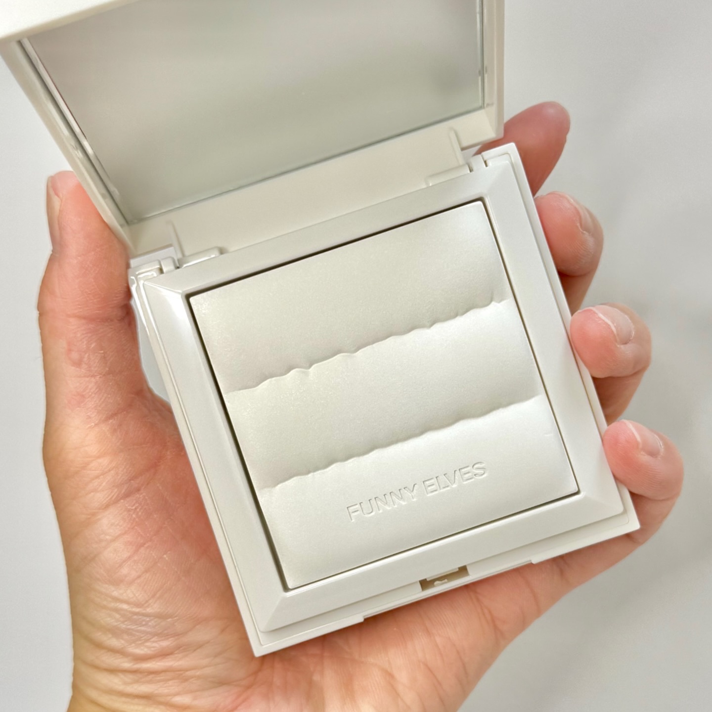 ノートレースシースルーセッティングパウダー/FUNNY ELVES方里/プレストパウダーを使ったクチコミ（2枚目）