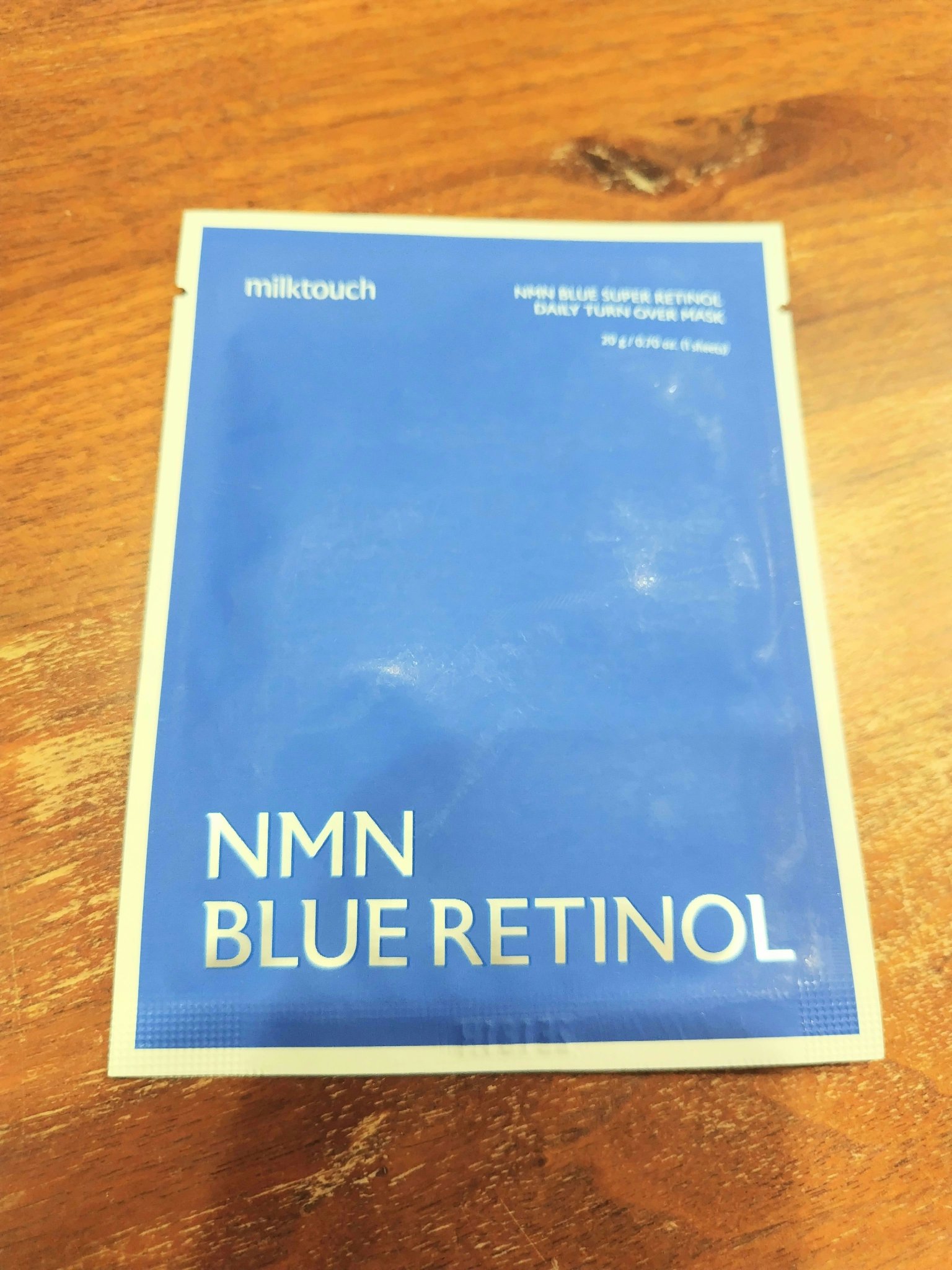 Milk Touch NMNブルースーパーレチノールデイリーターンオーバーマスク

シートマスクを購入したらついてきました！
レチノール配合らしいから、敏感肌の自分にはどうかな〜？と思っていましたが
とりあえず使ってみました。

ブルースー