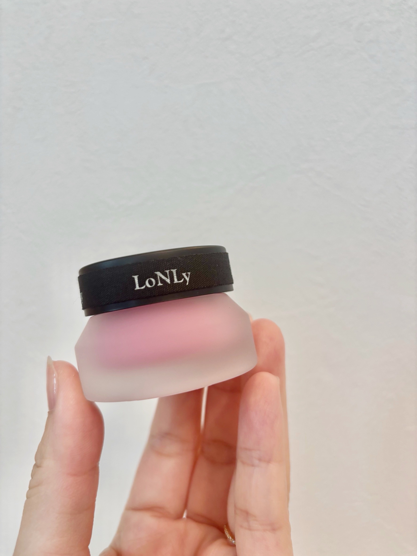 💗LoNLy シンティランテカラーセラム💗

「日本の品質 × 韓国の発色」から生まれた、
美容液発想のマルチチークカラー✨

みずみずしく軽やかなテクスチャーで、
頬やハイライトにツヤと血色感をプラス