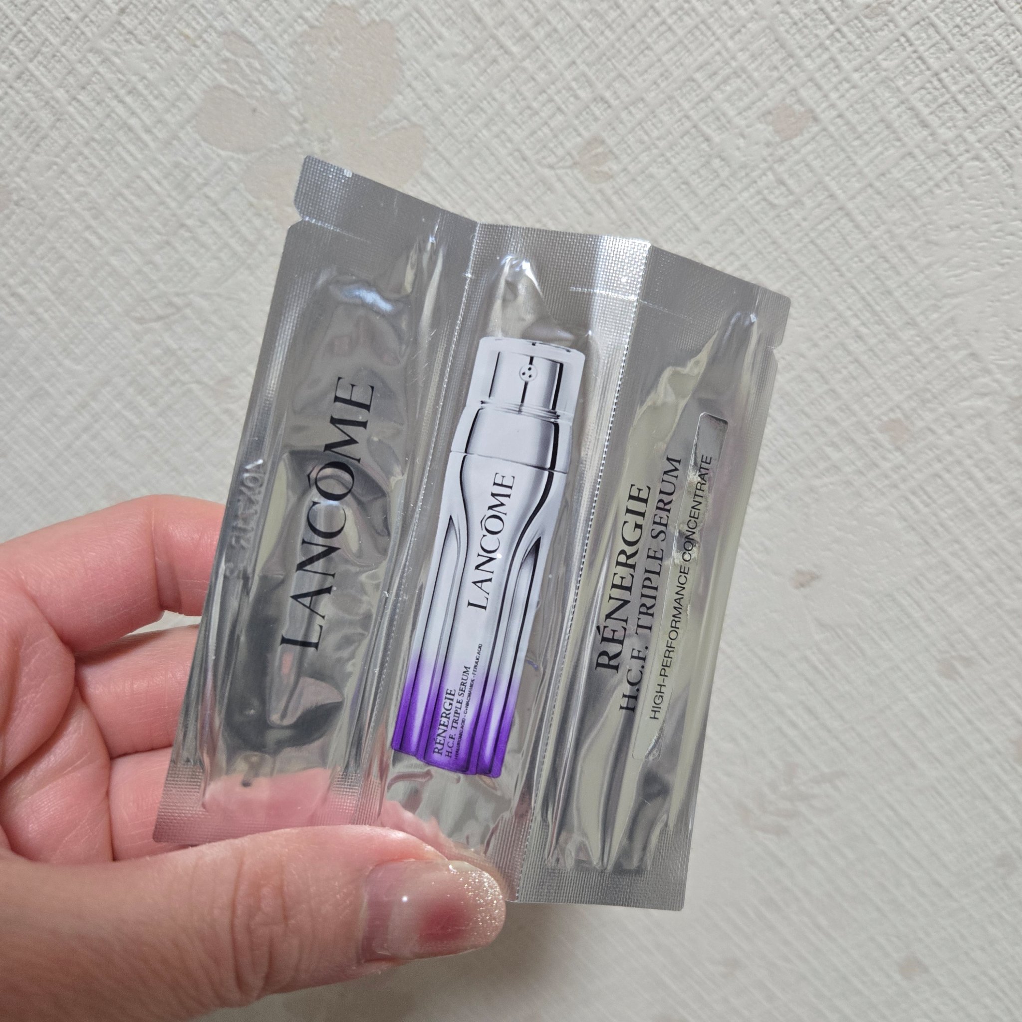 LANCOME レネルジー HCF トリプルセラムのクチコミ「LANCOMEレネルジー HCF トリプルセラム

試供品ですが、ちょっと面白い。

トリプル.....」（1枚目）