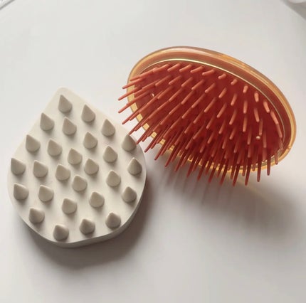 e on LIPS 「シャンプーブラシシャンプーの時にブラシを使ってます。あと、トリ..」(2枚目)