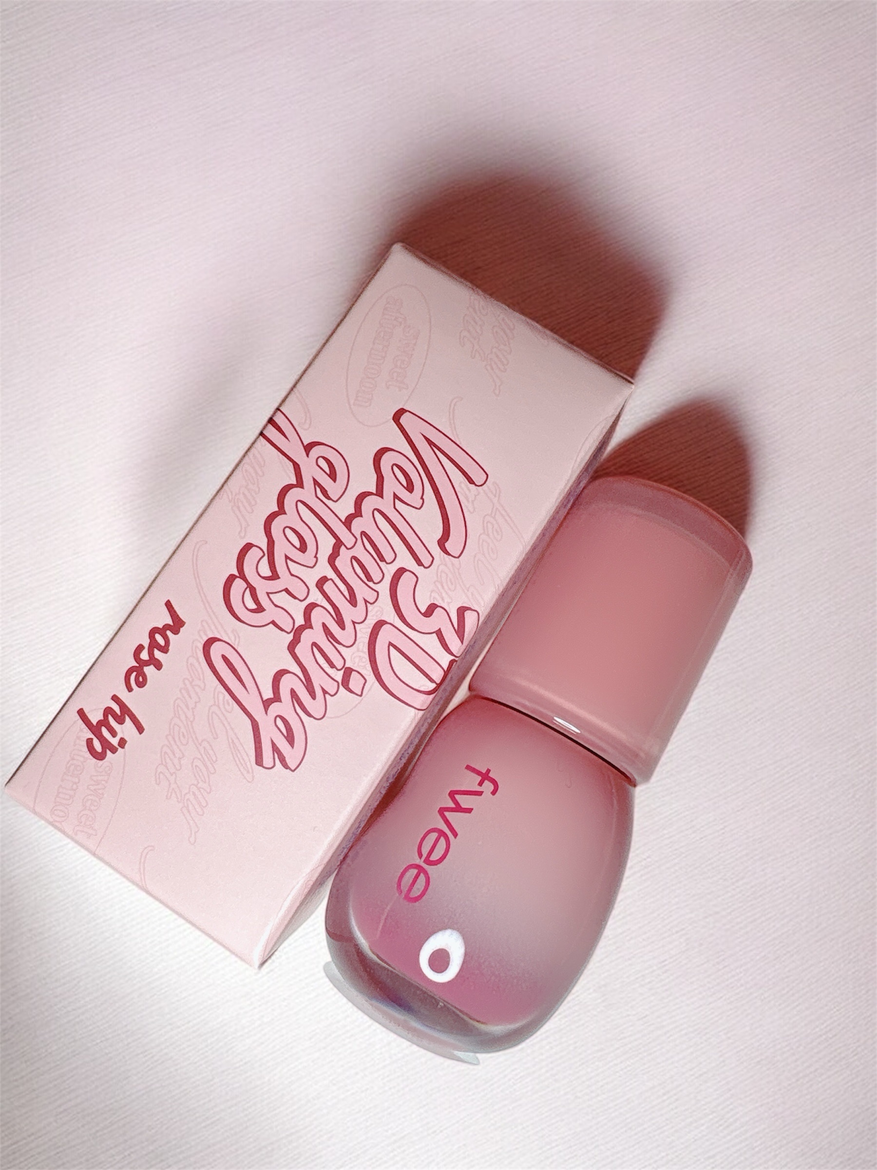 フィー 3Dボリューミンググロス B16 ローズヒップ 70％/fwee/リップグロスを使ったクチコミ（2枚目）