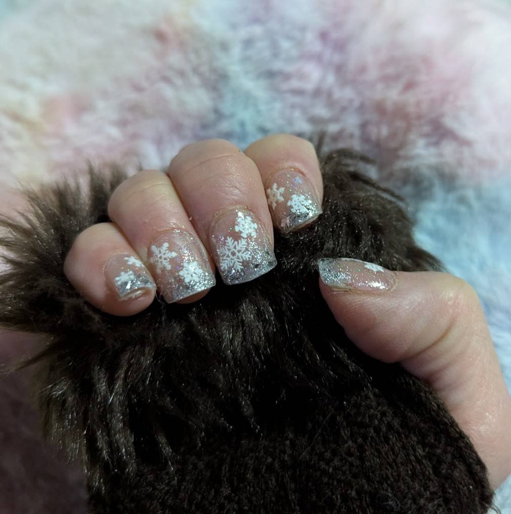  

久しぶりにネイル作ってみましたー。
シルバーのグラデーションにしたかったんですがなんか違うものにw

まぁいっかー。冬に1度はやりたくなる雪の結晶シールでいろいろごまかしたしw

LIPSのネイル投稿を探しまくってますw
皆さんほんと