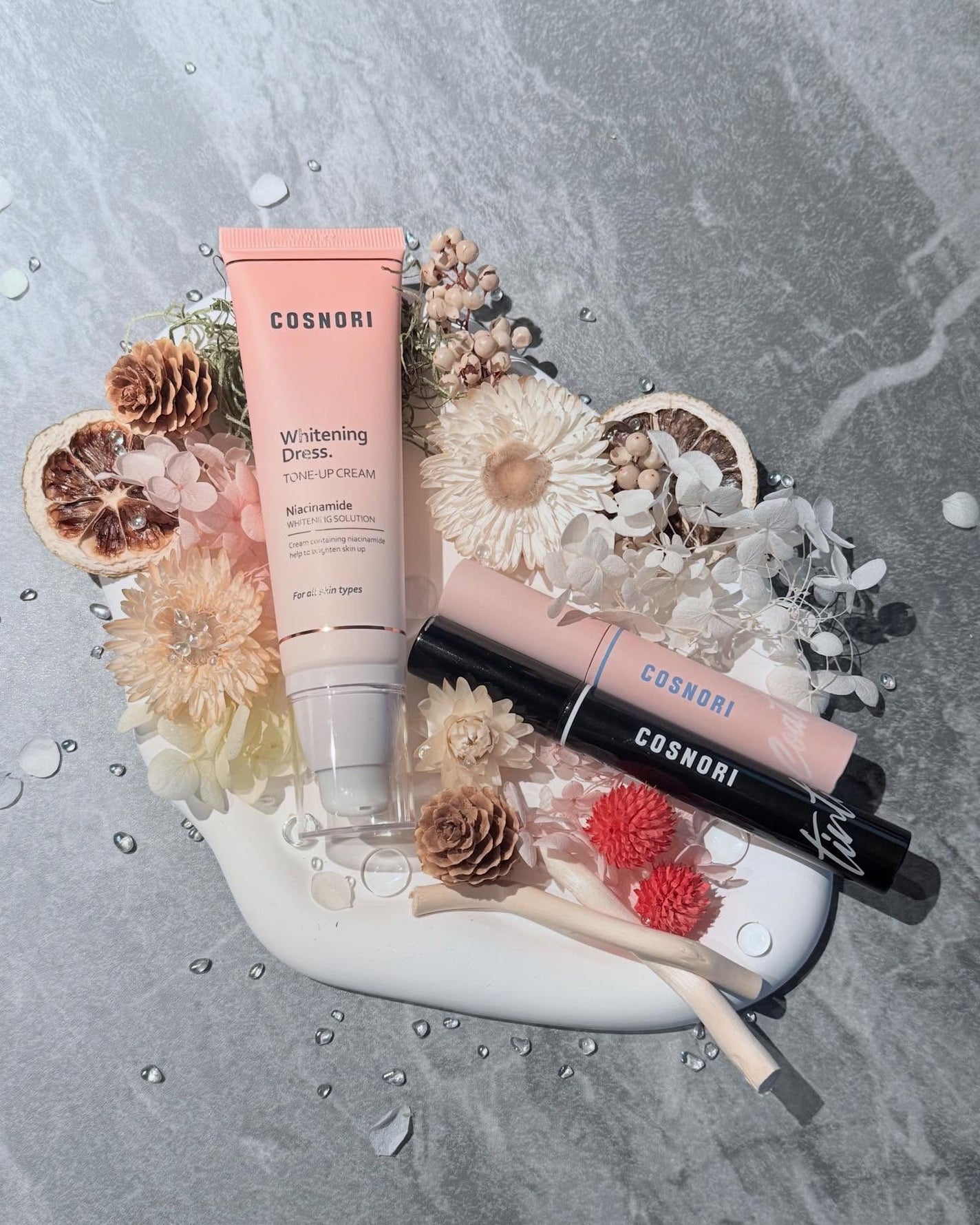 ホワイトニングドレストーンアップクリーム/COSNORI/化粧下地を使ったクチコミ(5枚目)