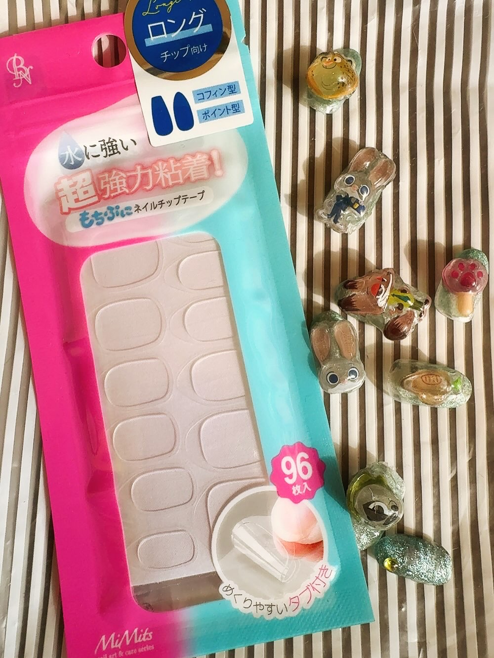 水に強いだって⁉️
💅✨

MiMitsの超強力粘着ネイルチップテープ

ネイルチップテープの天敵は水だと常々思ってた。
だって、さっきまで平気だったのに、手を洗っただけでぐにゃぐにゃになって取れちゃう物だってある。
いいものは長持ちする