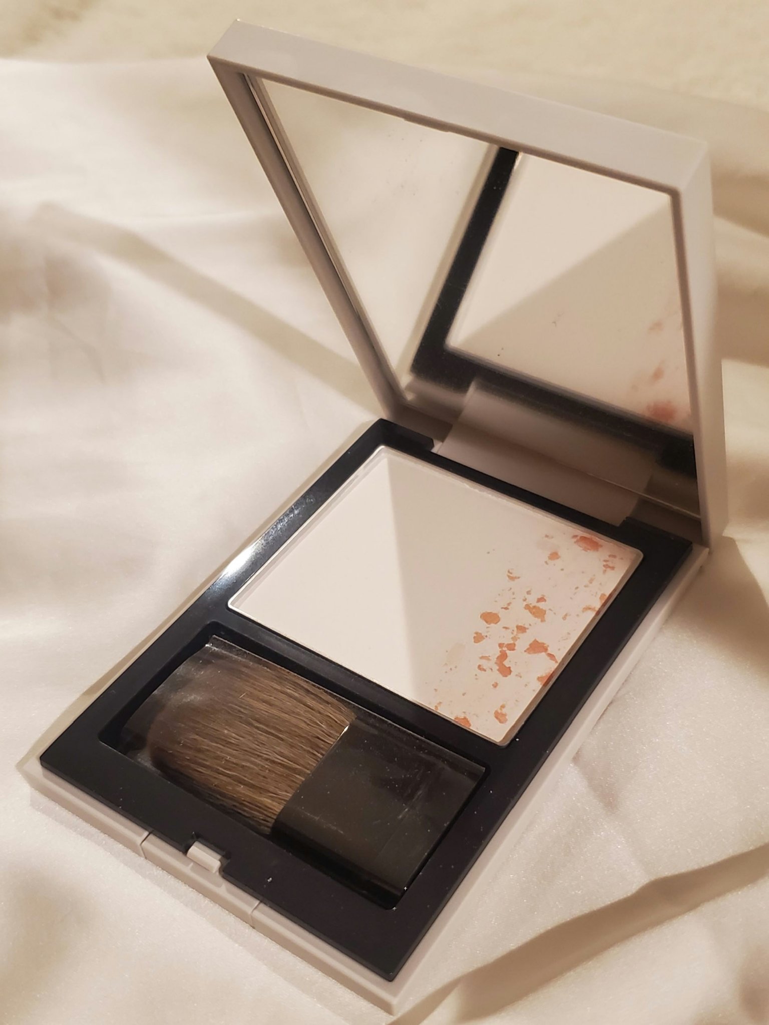 THREE セイクリッドスペース フェイスパウダー/THREE/プレストパウダーを使ったクチコミ（2枚目）