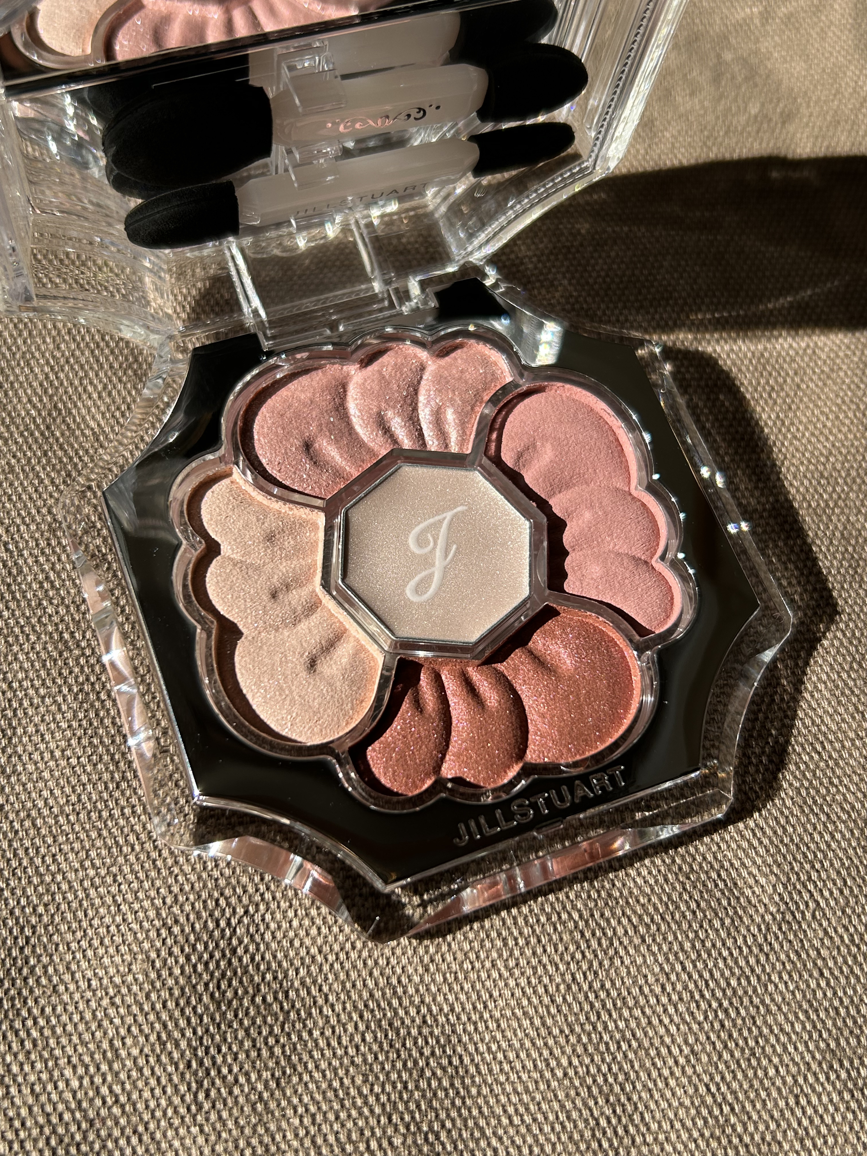 ジルスチュアート　ドレスドブルーム アイズ/JILL STUART/アイシャドウパレットを使ったクチコミ（3枚目）