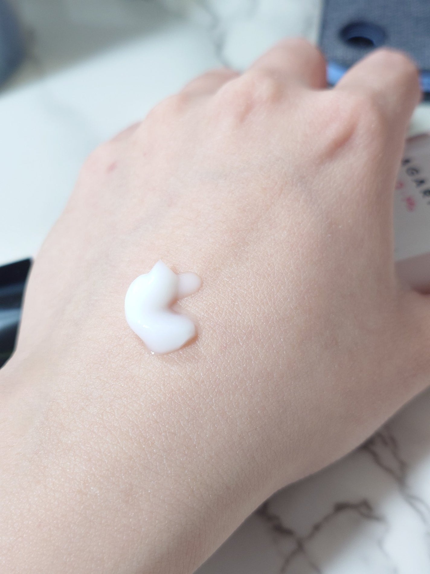 キューミースウィートボムホワイトクリーム/AGARISM/ボディクリームを使ったクチコミ(2枚目)