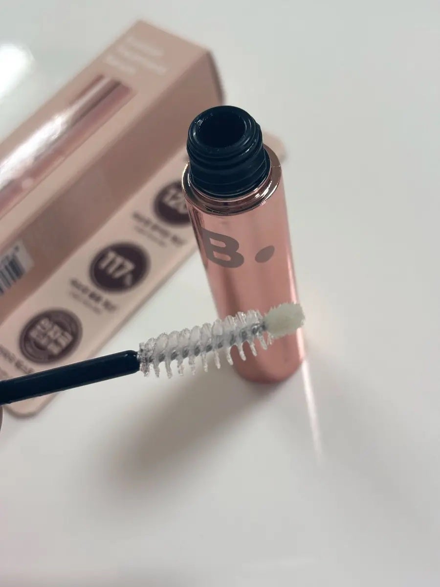 Seaka* on LIPS 「メガ割で買ったバニラコさんのまつ毛美容液開封🫧なんて言えばいい..」(2枚目)