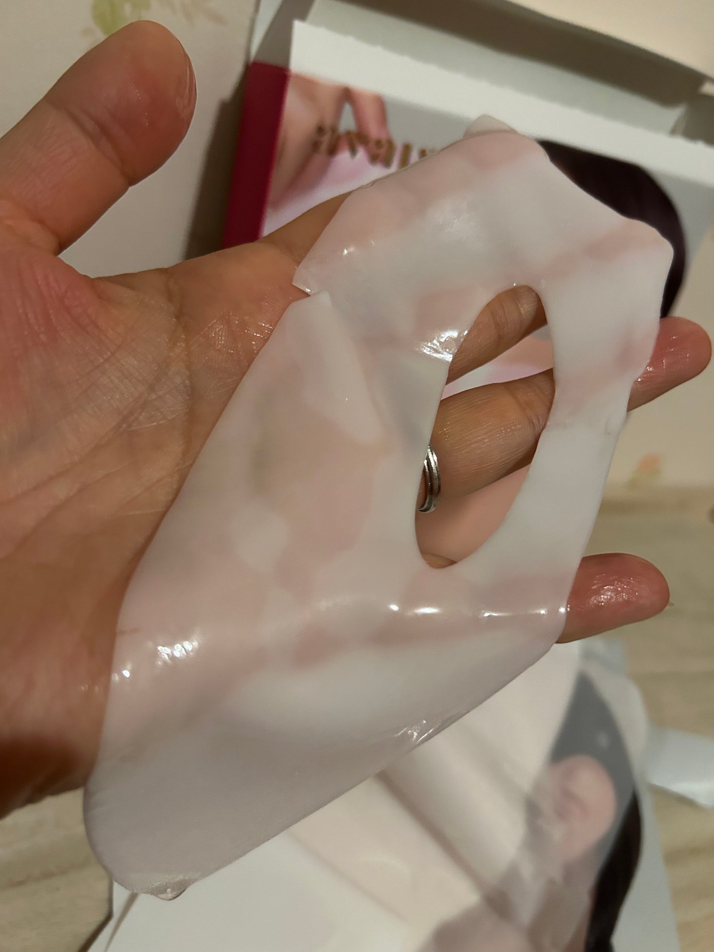 レッドコラーゲンハイドロゲルマスク/avajar/シートマスク・パックを使ったクチコミ(4枚目)