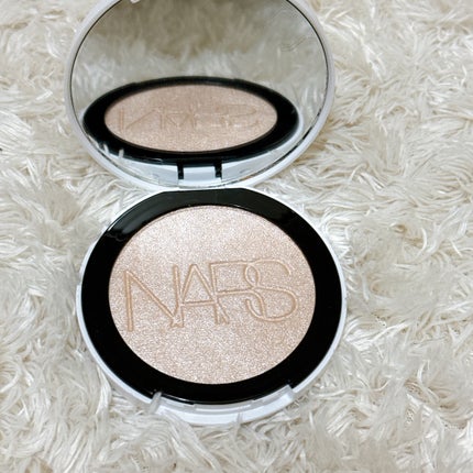 NARS ライトリフレクティング ルミナイジングパウダー/NARS/パウダーハイライトを使ったクチコミ(1枚目)