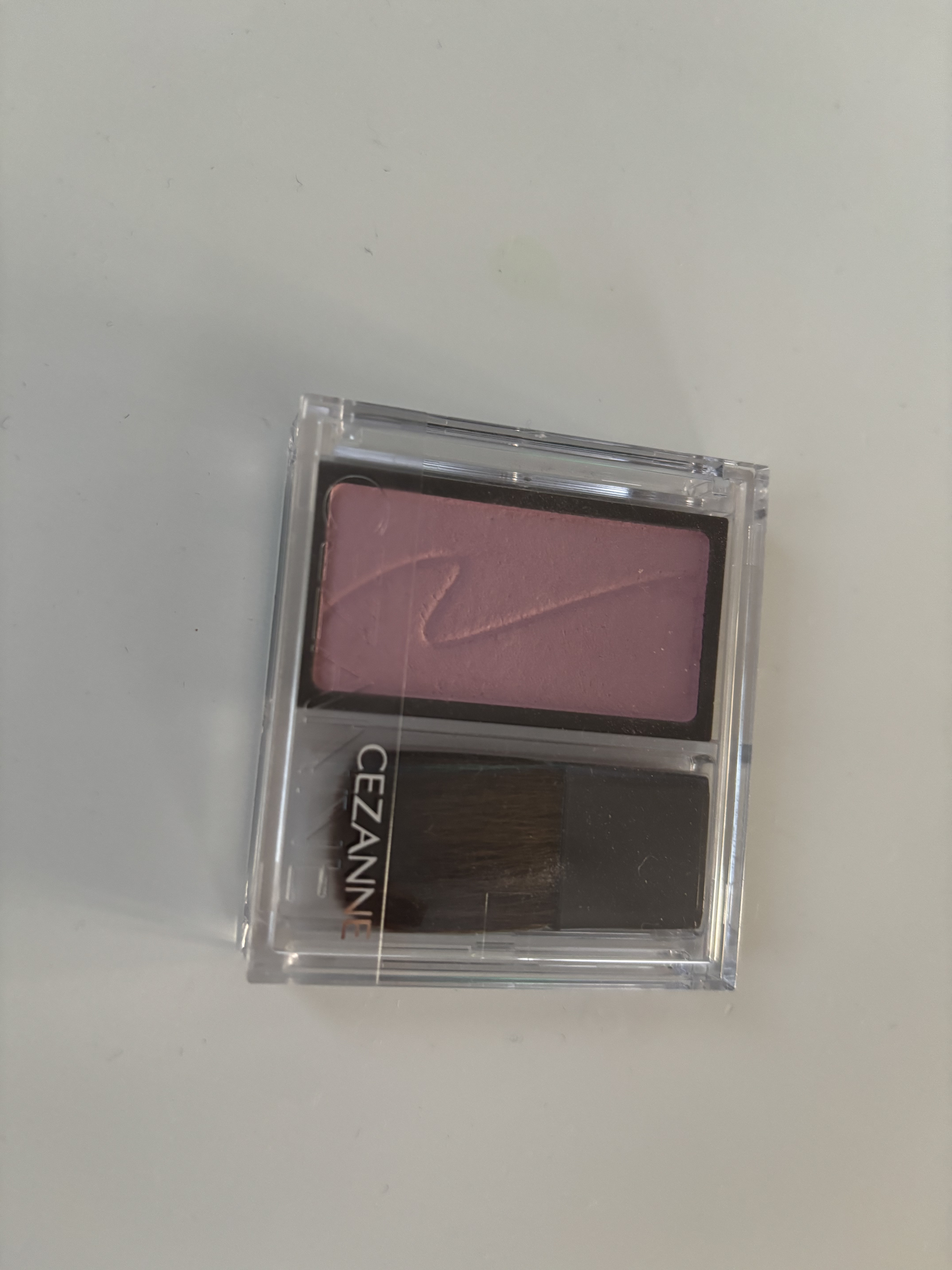 CEZANNE チークブラッシュ（03 ミルクモーヴ）

お気に入りで違う色を使っていたのですが今回ピンク系のチークが欲しくて購入!!

発色も綺麗でめちゃくちゃピンク！！って訳でもないのに可愛いほてっ