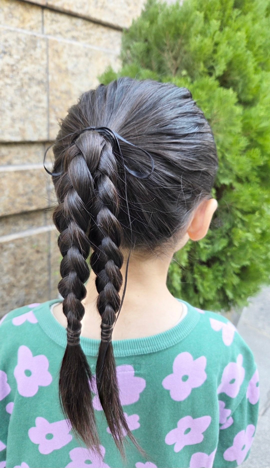 Yuki on LIPS 「娘のお気に入りのワンピースに合わせて後ろ姿も可愛く見えるよにポ..」(7枚目)