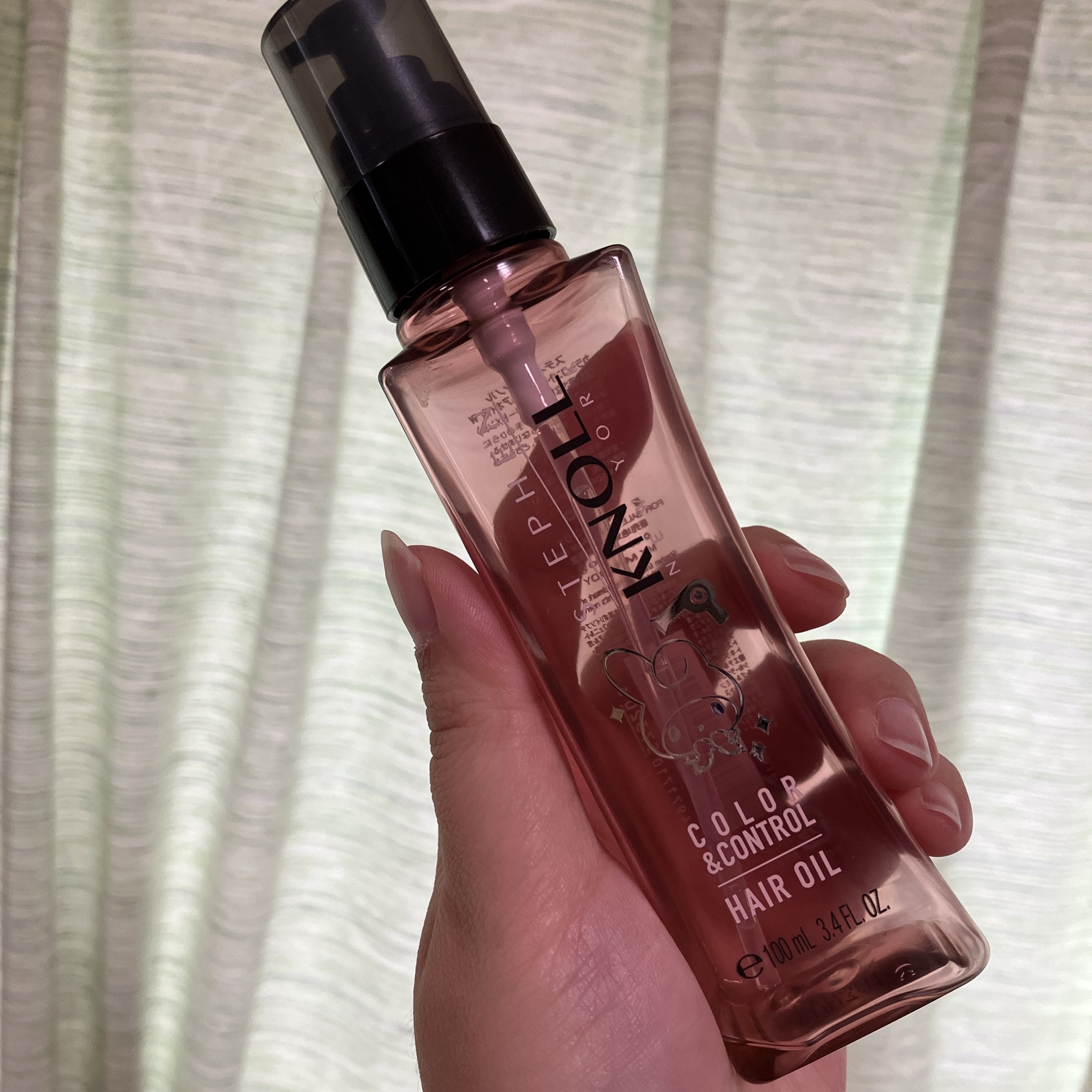 #使い切り

スティーブンノル ニューヨーク
  カラーコントロール ヘアオイル Ｗ
    限定マイメロディデザイン 100ml


匂い・保湿力ともに悪くはないんだけど
カラーコントロール力って
判断難しいよね😞

リピはありです！！