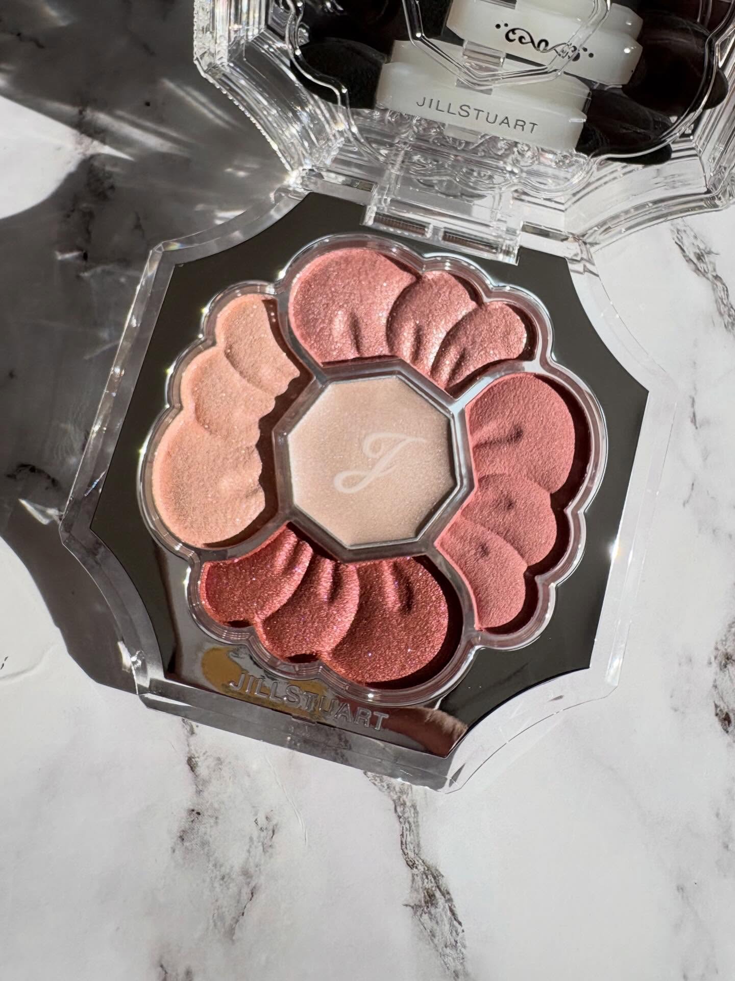ジルスチュアート　ドレスドブルーム アイズ/JILL STUART/アイシャドウパレットを使ったクチコミ（3枚目）