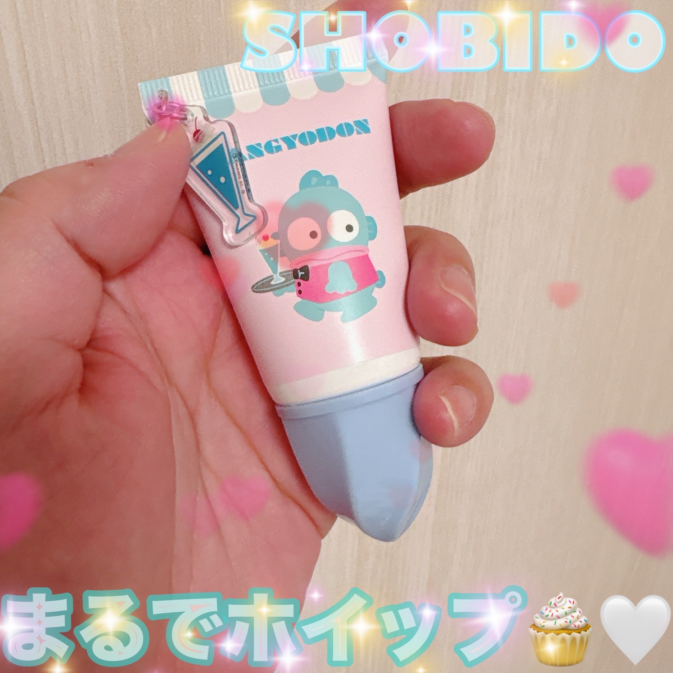 ✔︎サンリオ
WP ハンドクリーム　HG



ハンギョドンのハンドクリーム！

アクキーも付いてて可愛ーい😻

ミントのにおいもついてるし、
スーッとするし、でも保湿力🙆‍♀️

ホイップ型で出てくるのも可愛い！

可愛い要素多すぎて