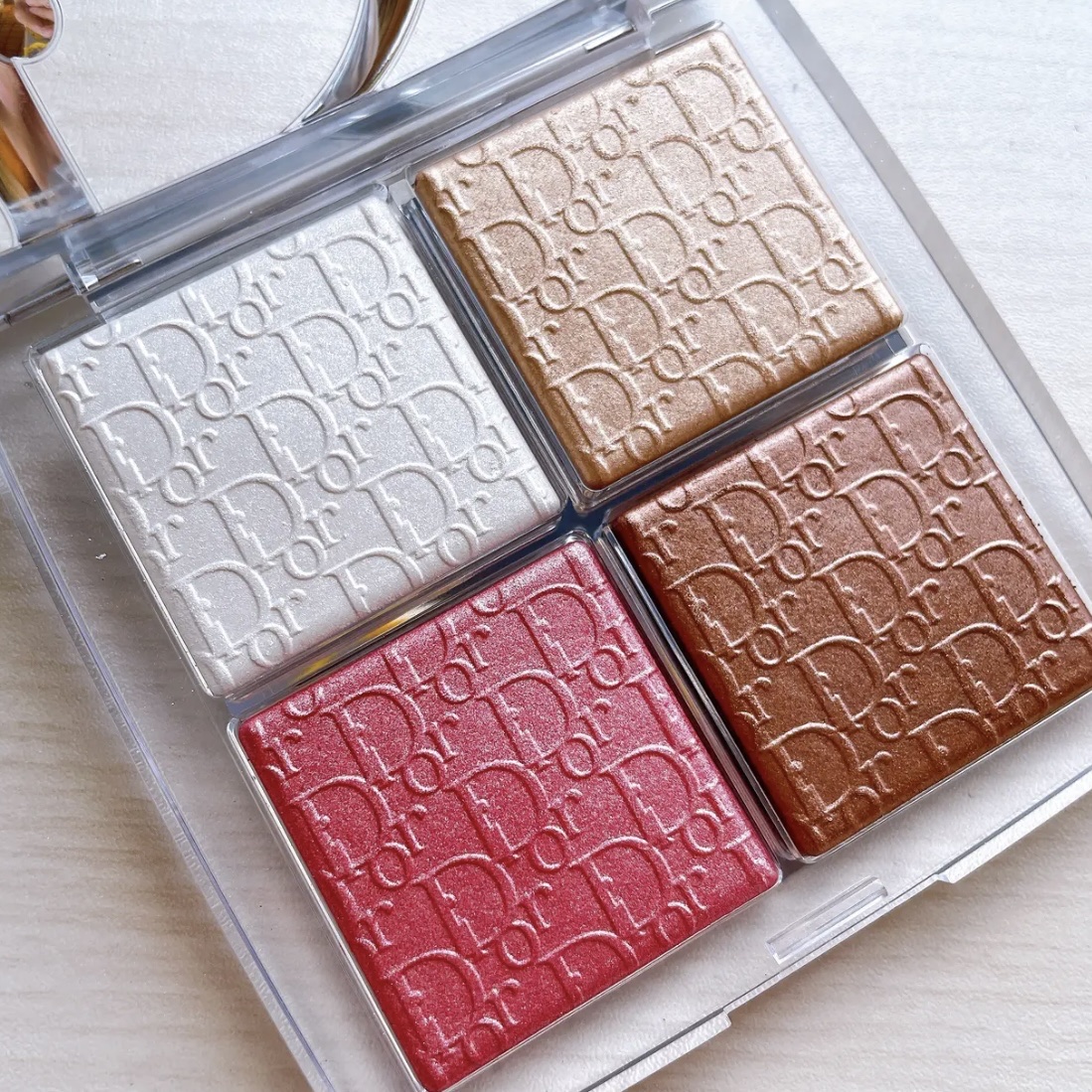 バックステージ グロウ マキシマイザー パレット 001 ユニバーサル グロウ/Dior/ハイライトを使ったクチコミ（3枚目）