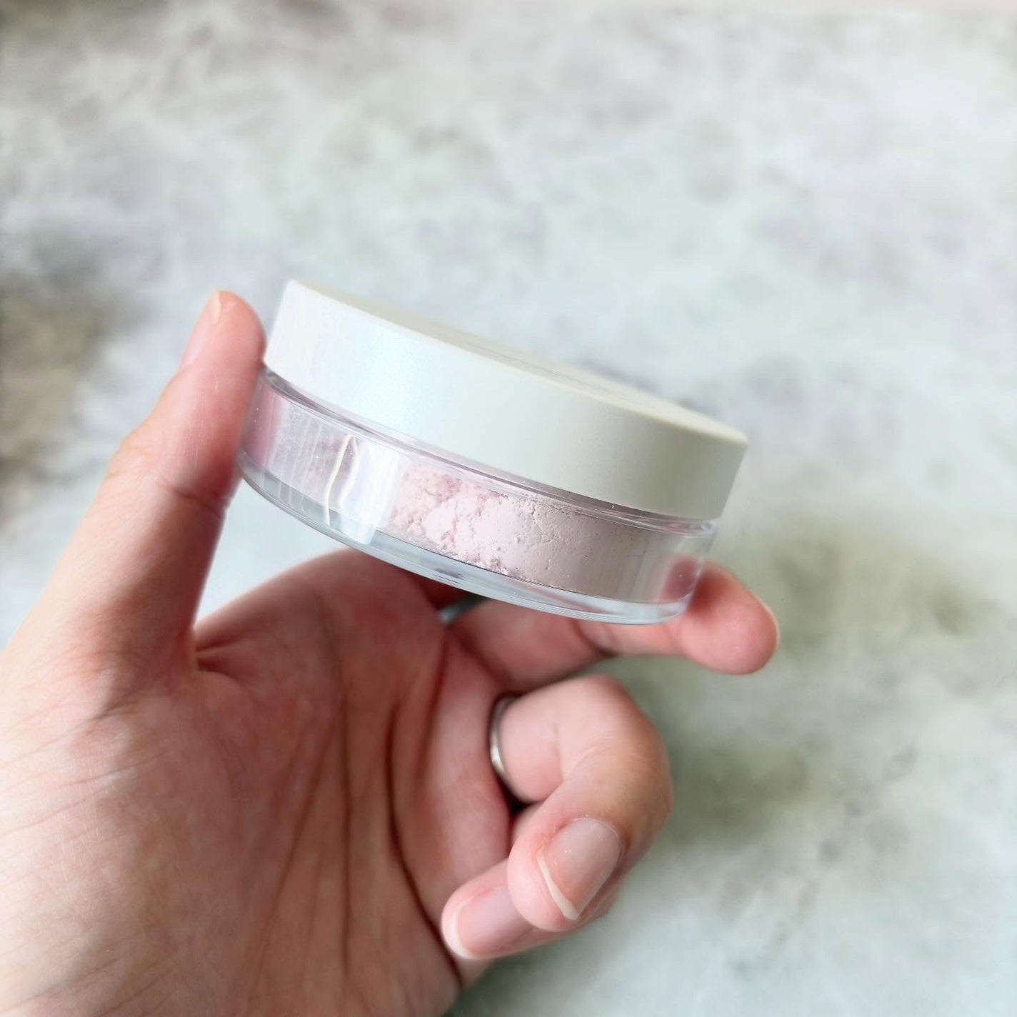 ミネラルUVパウダーX/エトヴォス/ルースパウダーを使ったクチコミ(3枚目)