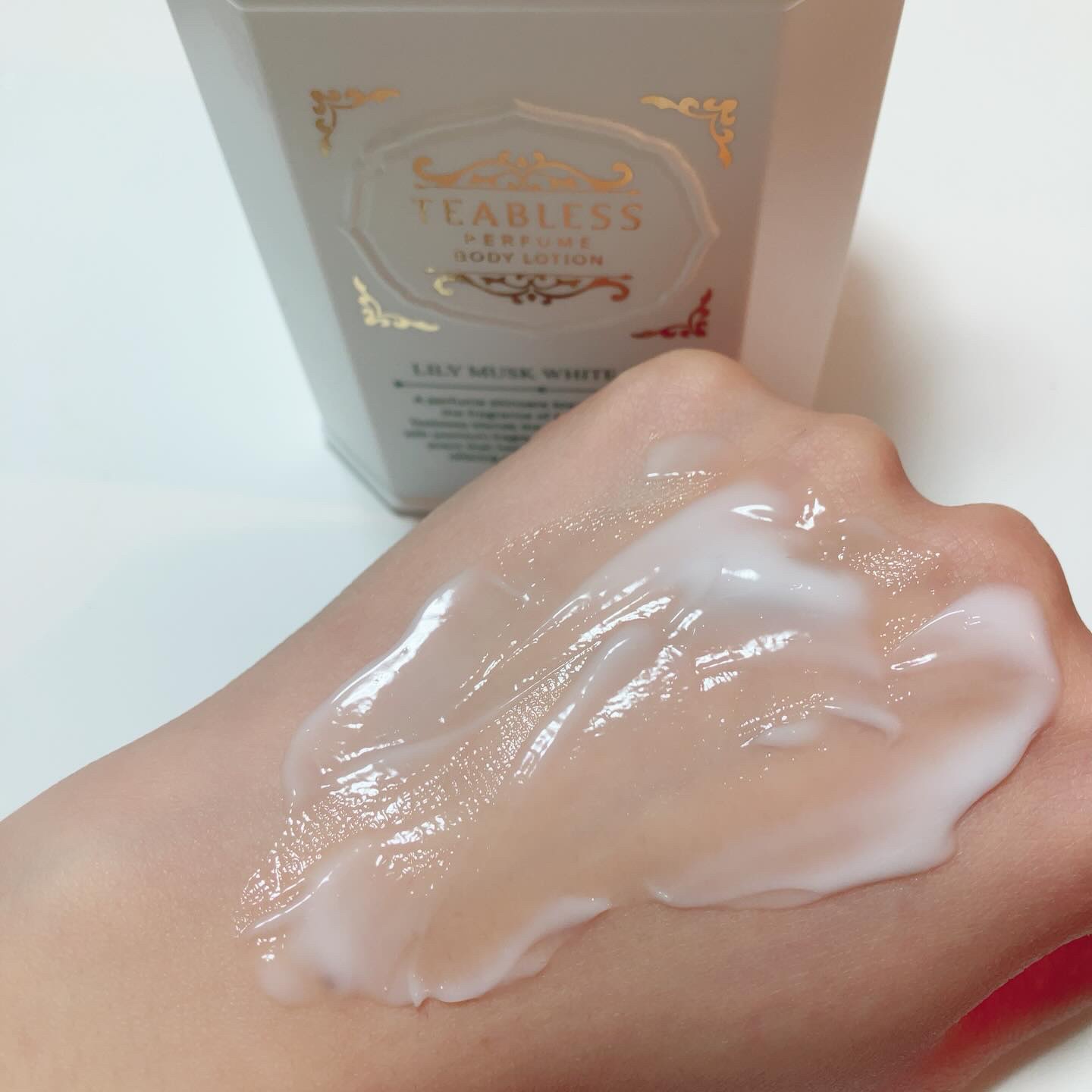 パフュームボディローション リリィムスクホワイトティー/TEABLESS/ボディローションを使ったクチコミ（3枚目）