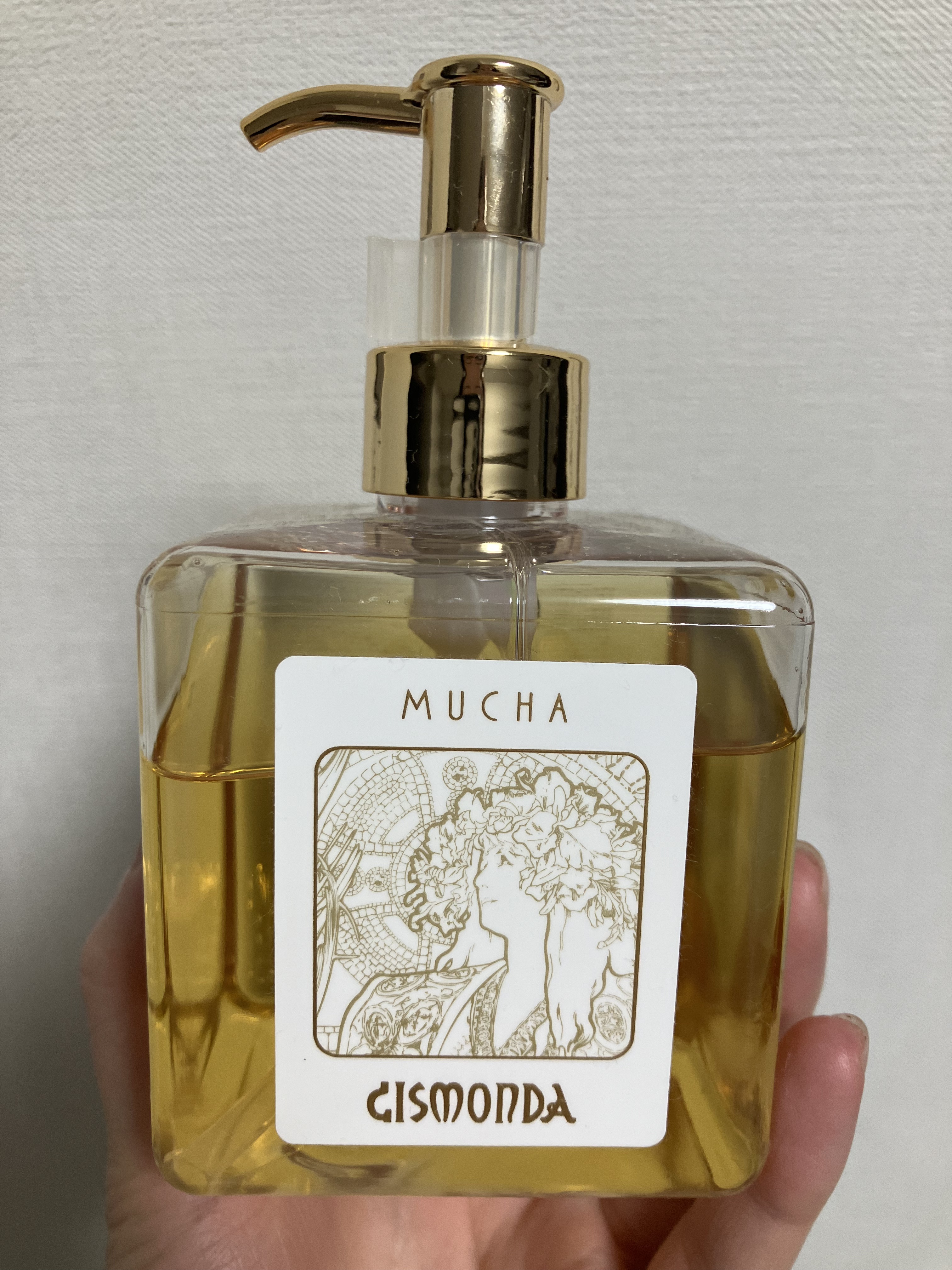 ミュシャフレグランスハンドソープ モンテカルロ¥3,740

おしゃれで気分上がる🫧
匂いも上品で手を洗うのが楽しくなる🖼️

#デパコス 
#誕プレ 
#2026年初買いアイテム 