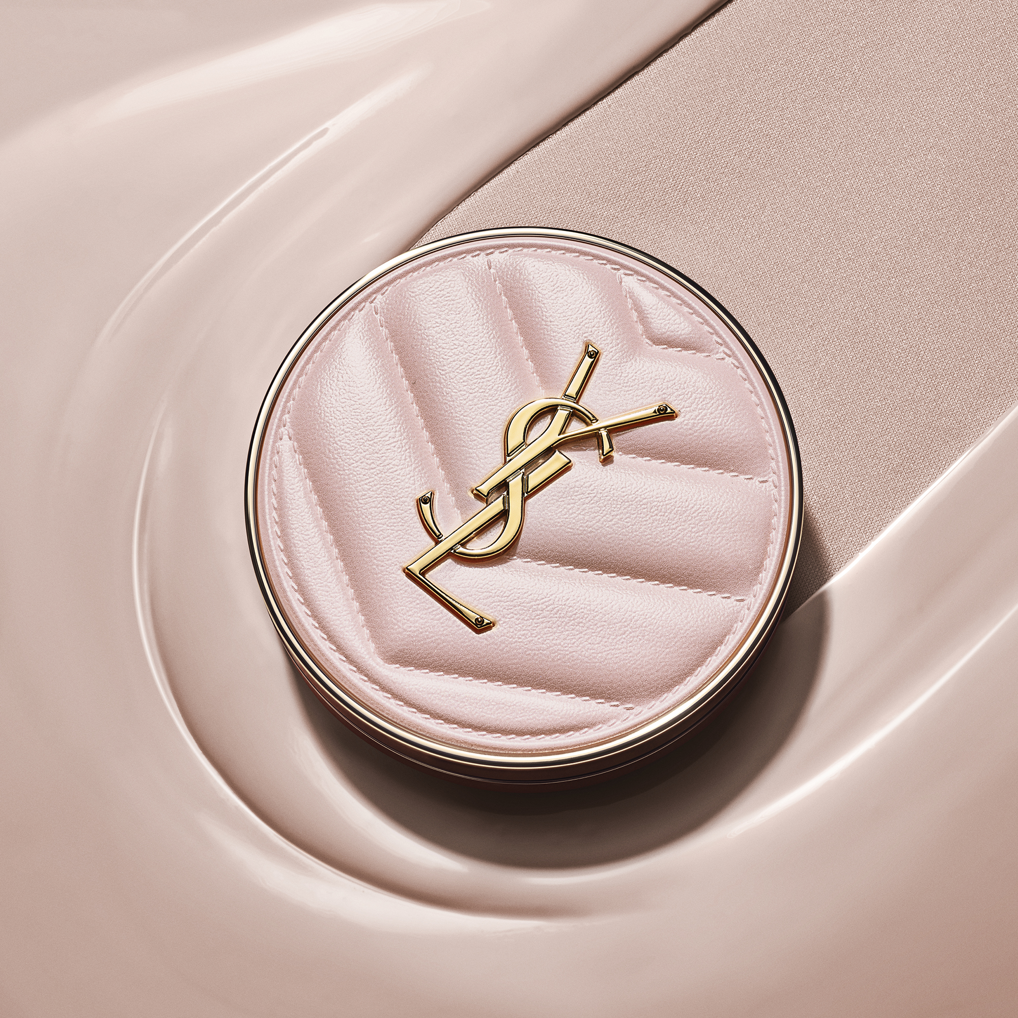 ラディアント タッチ グロウパクト/YVES SAINT LAURENT BEAUTE/クッションファンデーションを使ったクチコミ（2枚目）