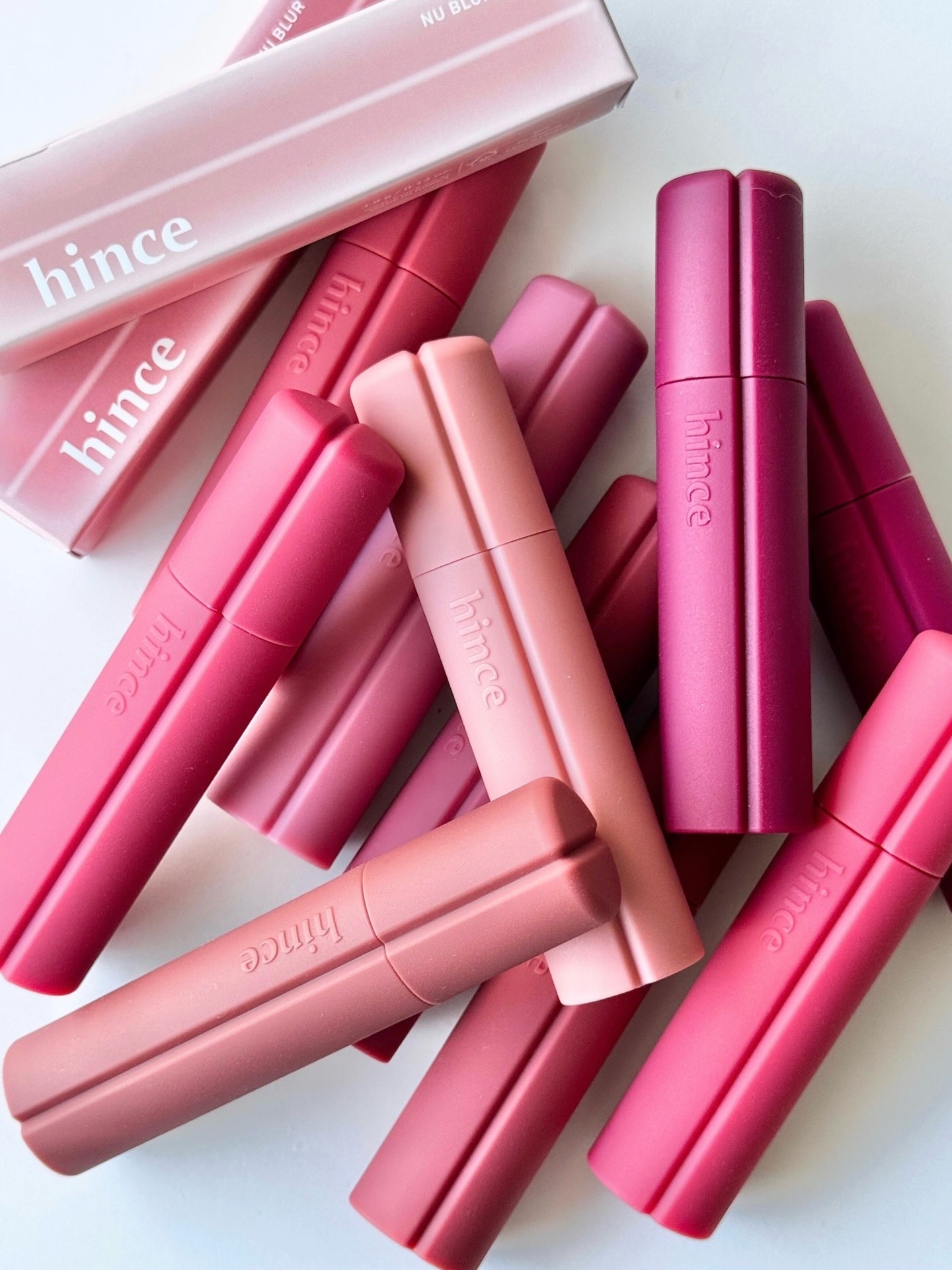 【#hince】全色絶妙カラー🤤🎀　ふわっと溶けて唇を染める、“ホイップマット”ティントが新登場💄　1/29〜Qoo10先行＆3/3発売💘

hinceから、ホイップ級のなめらかさ＆やわらかなマット仕上がりのティントリップが発売😊