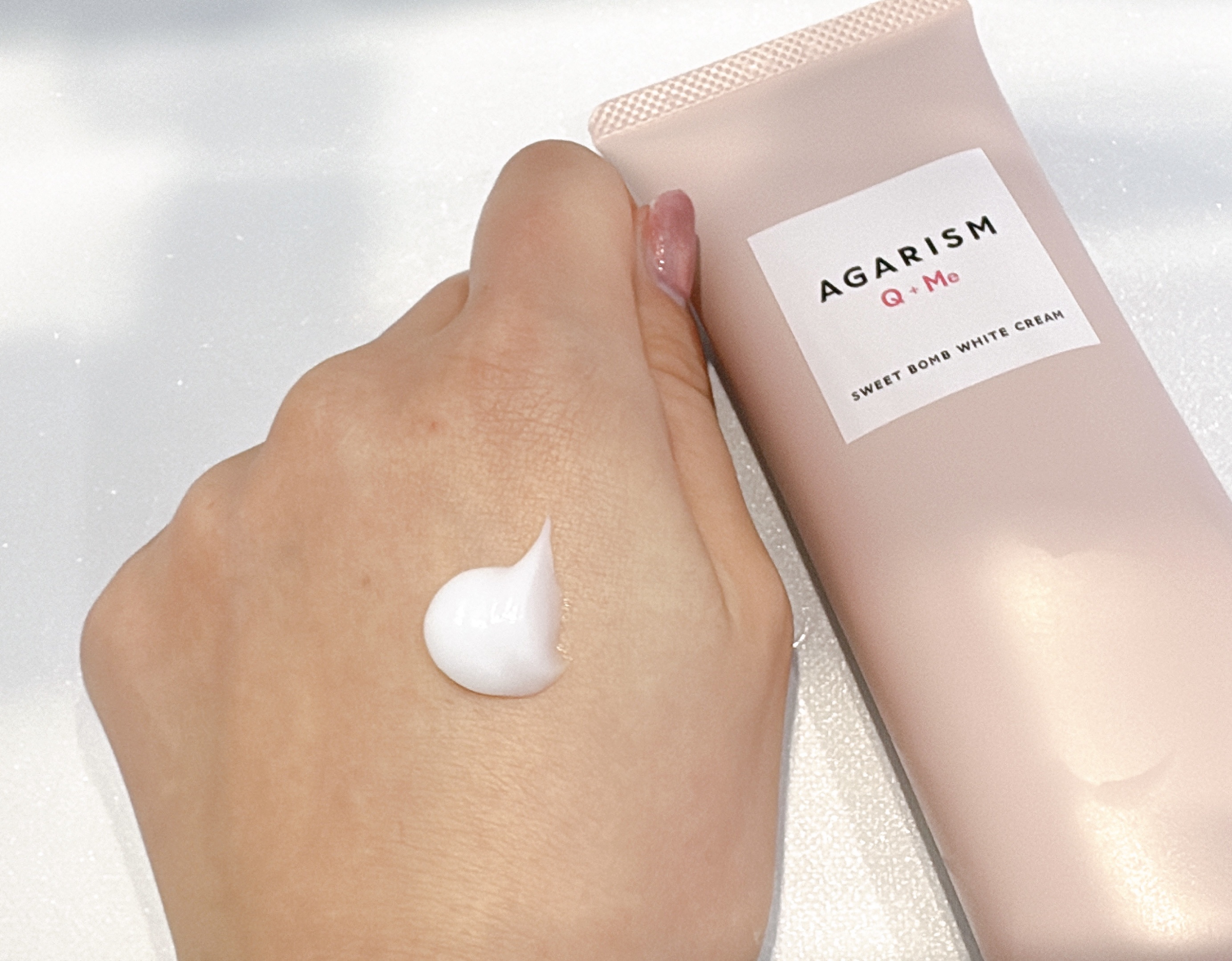 キューミースウィートボムホワイトクリーム/AGARISM/ボディクリームを使ったクチコミ（3枚目）
