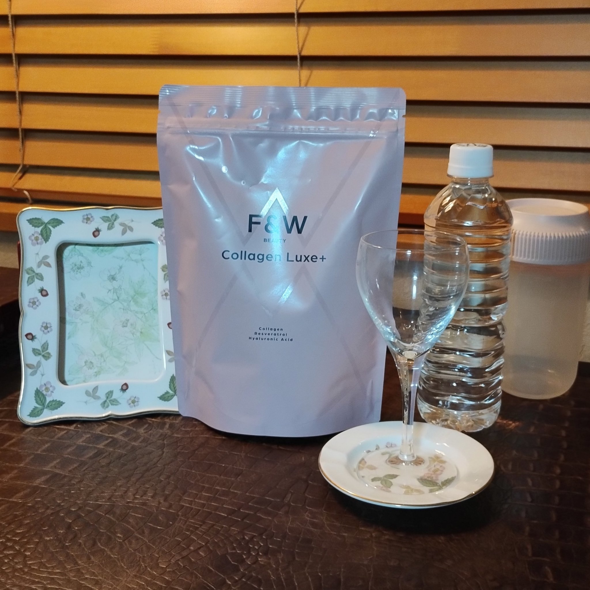 ゆらぎ世代になりますと3食がっつり食べていると体重がメキメキ増えてしまいます。

そこでヒアルロン酸やレスベラトロール、乳酸菌などの入ったコラーゲンドリンクの【F&W】「Collagen Luxe+（ ミックスベリー風味）」で美味しく置き換