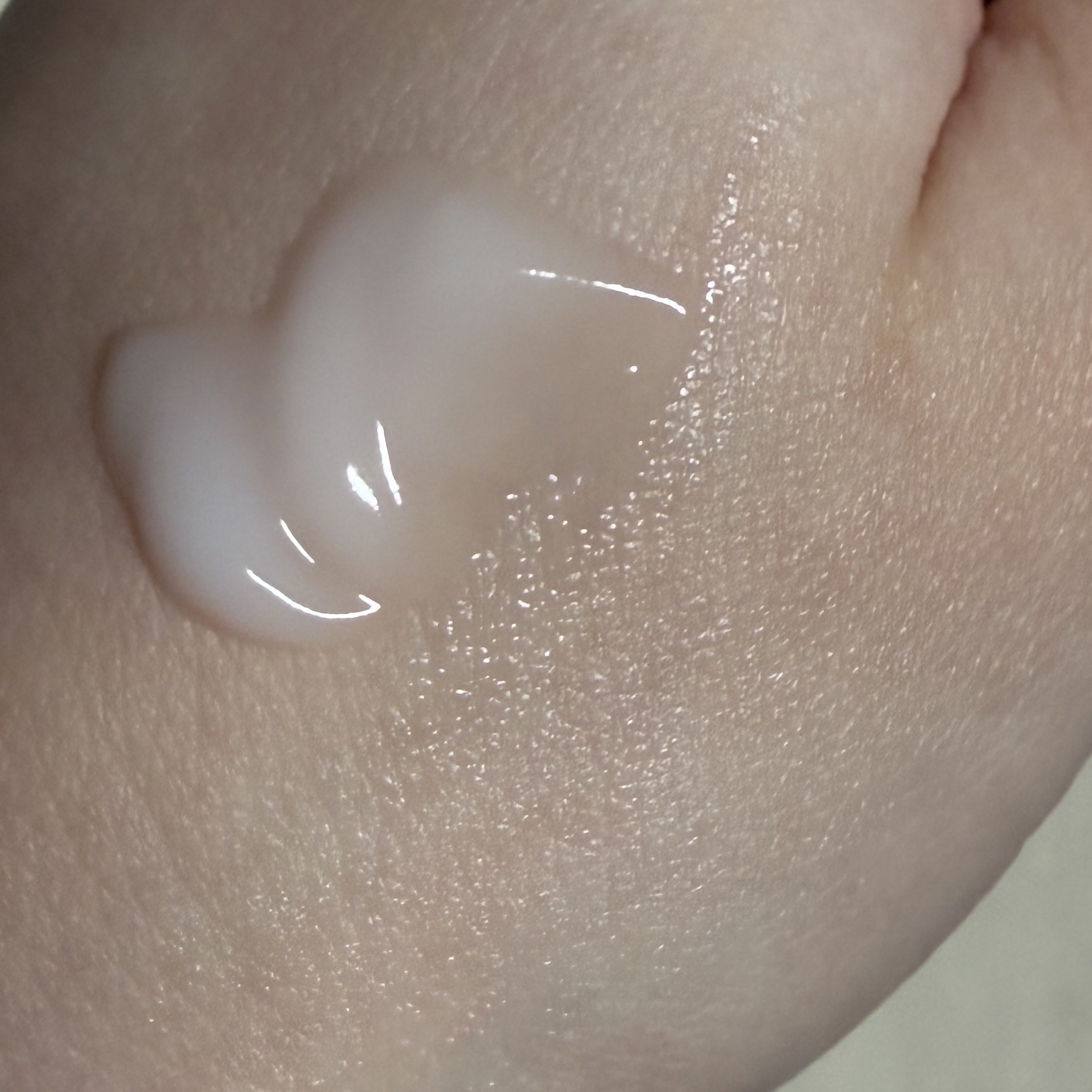 ビオレ ザ ボディ お風呂でぬれた肌に使うボディ乳液 肌しっとり ホワイトティーの香り/ビオレu/ボディミルクを使ったクチコミ（2枚目）