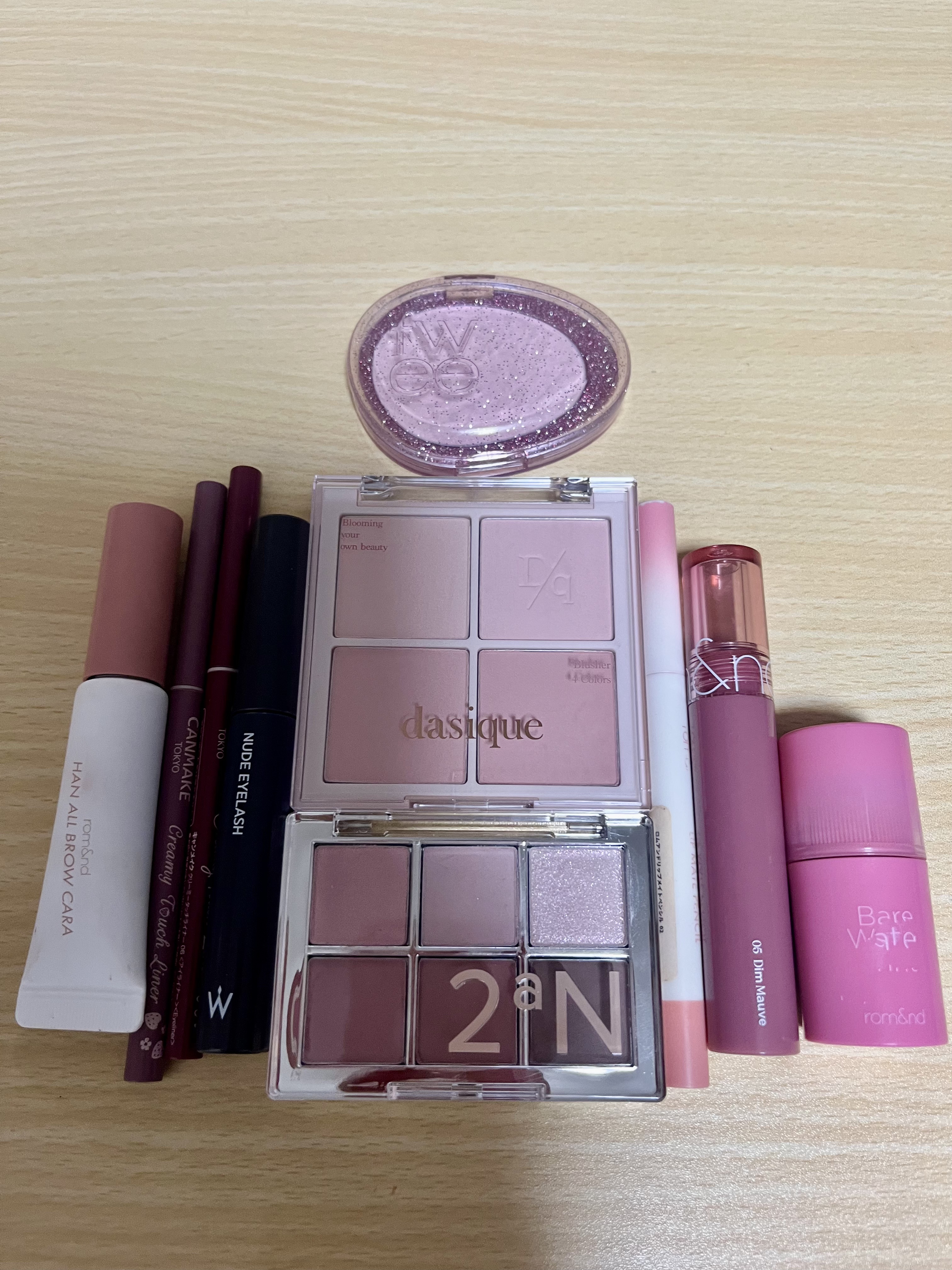 2aN 20 ロージーフォグ

ふんわり淡くついて肌なじみが良いです。
見た目より暗さがないです☺️

